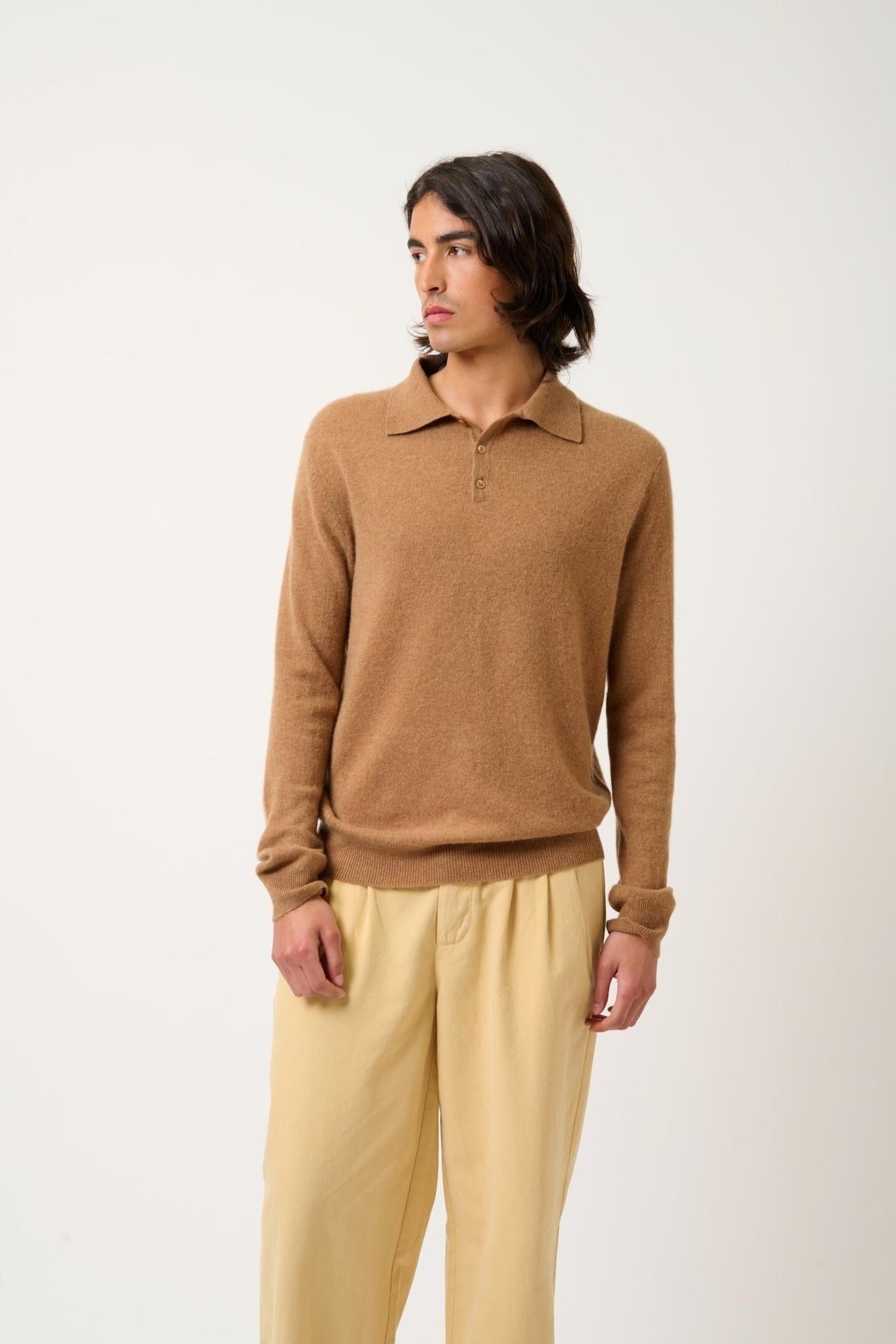 CHARVET haselnussfarbenes Langarm-Poloshirt aus 100 % Kaschmir