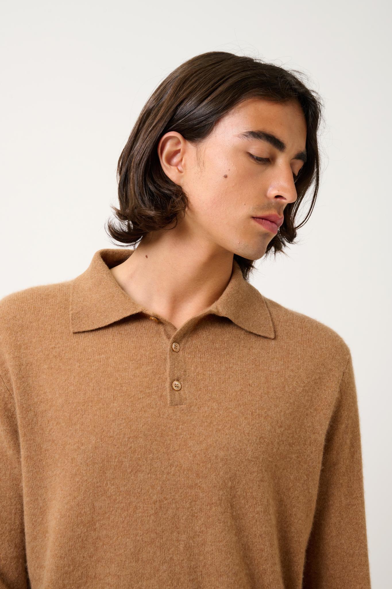 CHARVET haselnussfarbenes Langarm-Poloshirt aus 100 % Kaschmir