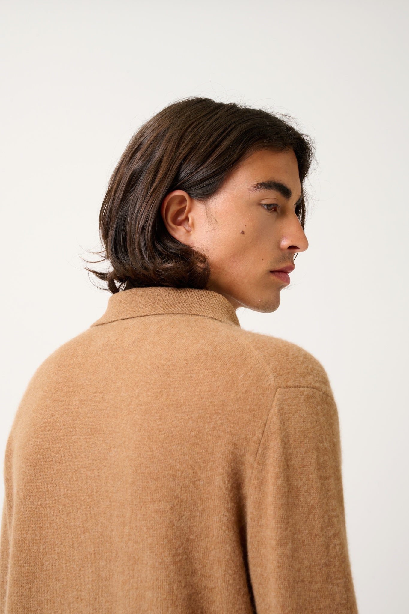 CHARVET haselnussfarbenes Langarm-Poloshirt aus 100 % Kaschmir