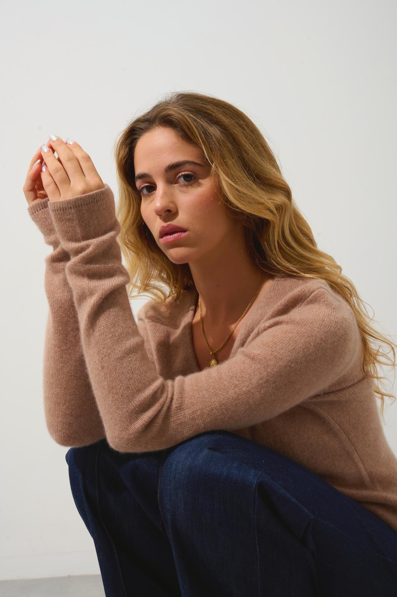 CHELSEA pull col v 4 fils camel chiné 100% cachemire