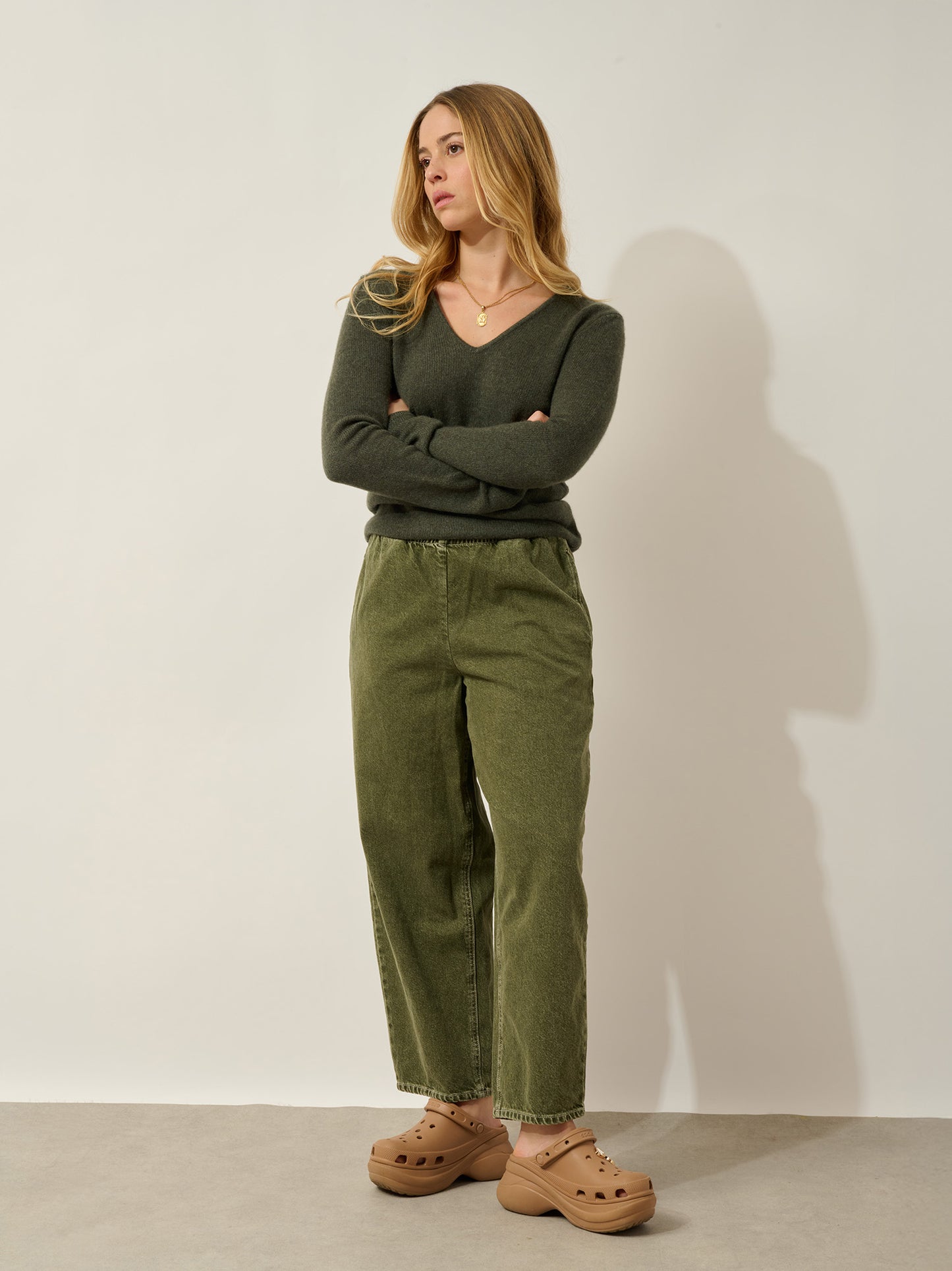 CHELSEA Pullover mit V-Ausschnitt 4 Fäden khaki meliert 100% Kaschmir