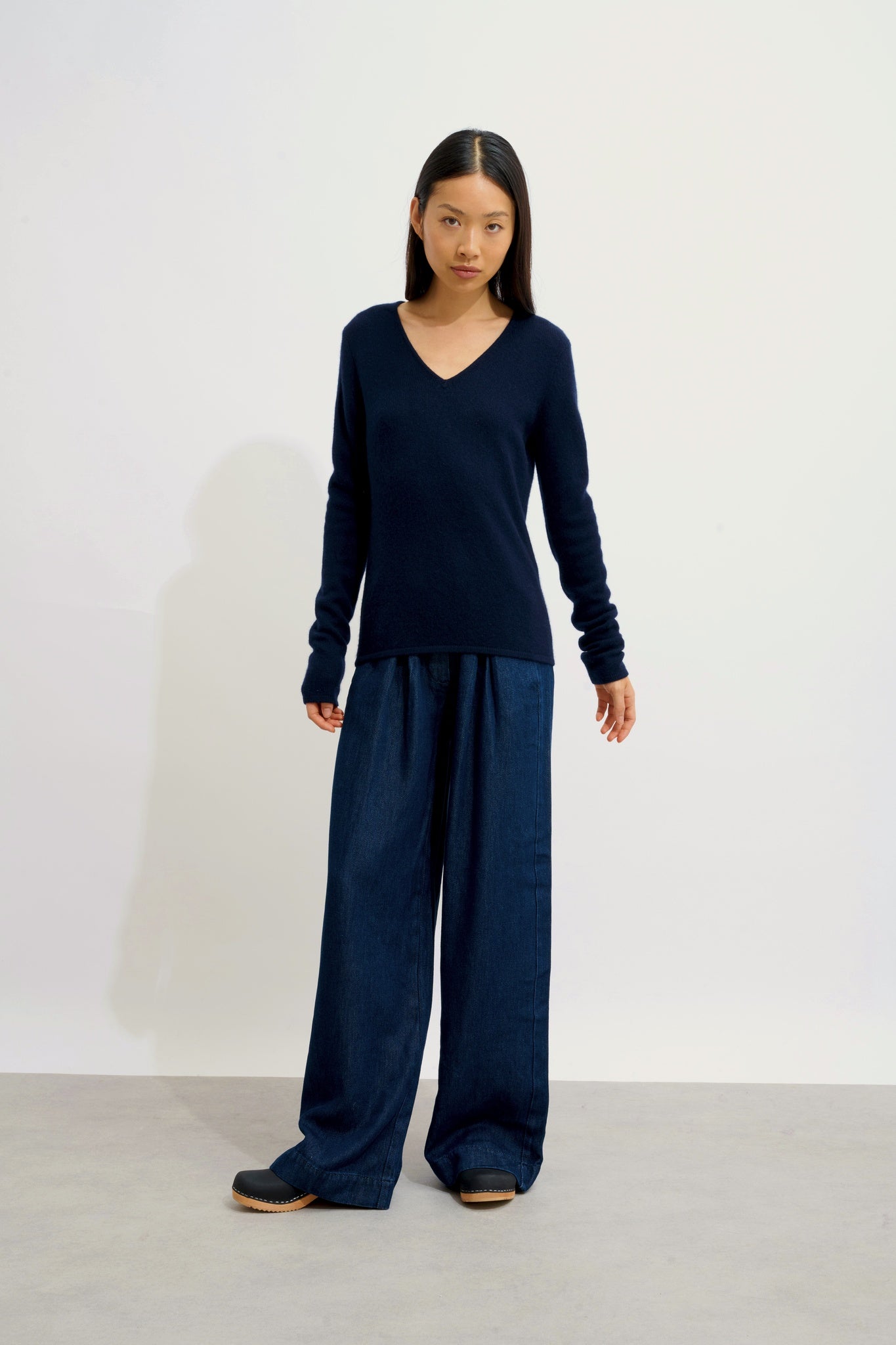 CHELSEA pull col v 4 fils navy 100% cachemire