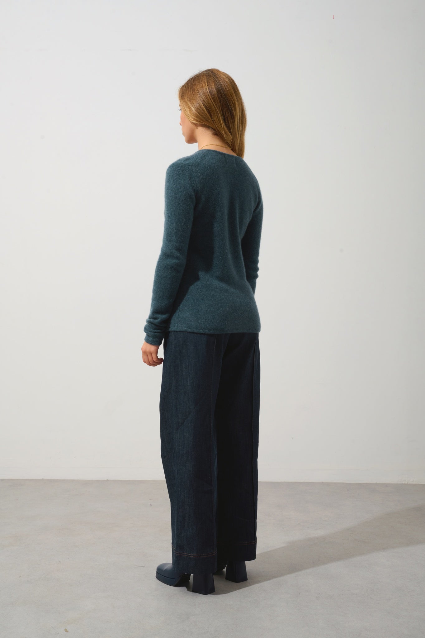 CHELSEA 4-fädiger V-Ausschnitt Pullover in meliertem Entengrün, 100% Kaschmir