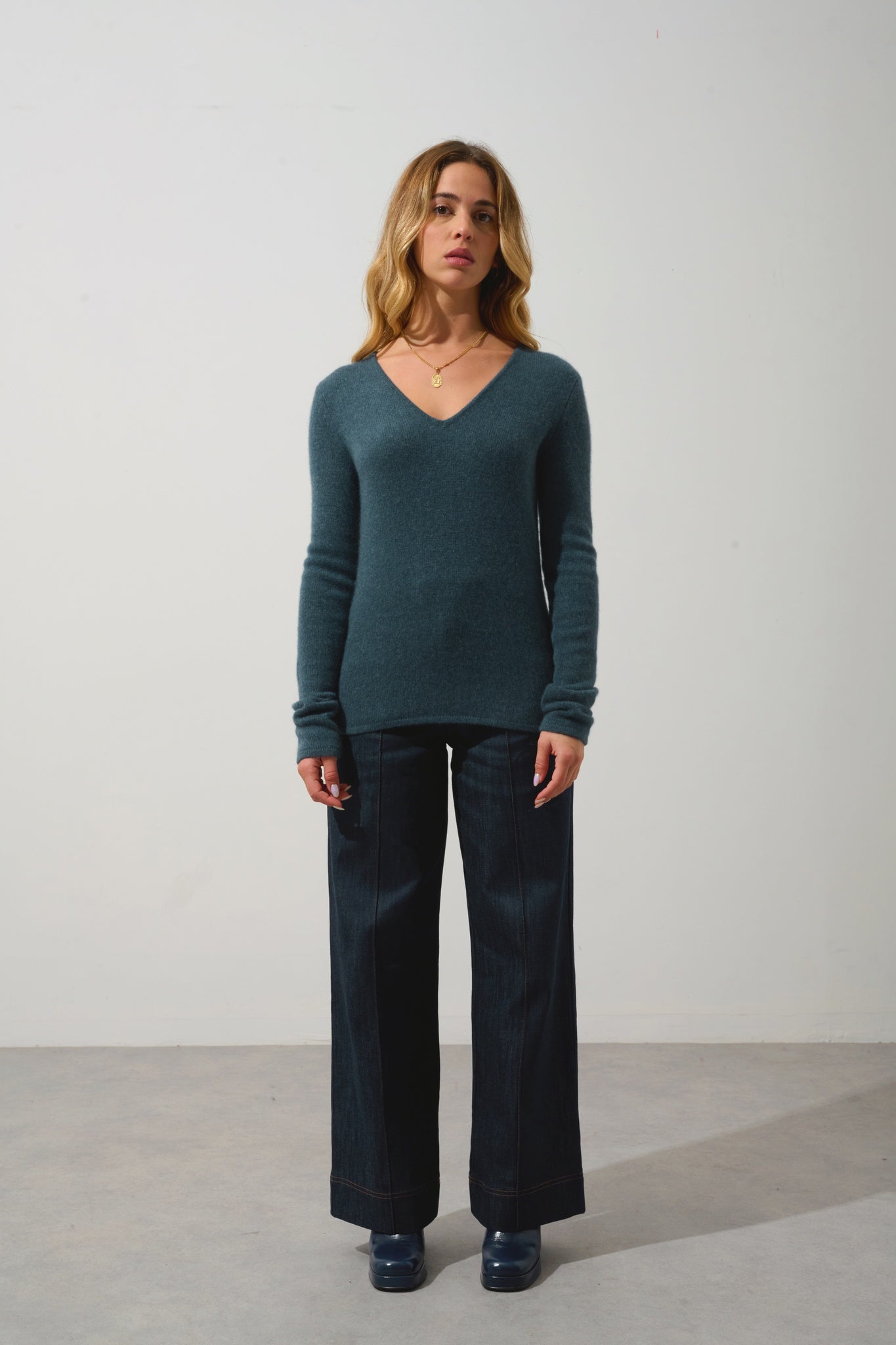 CHELSEA 4-fädiger V-Ausschnitt Pullover in meliertem Entengrün, 100% Kaschmir