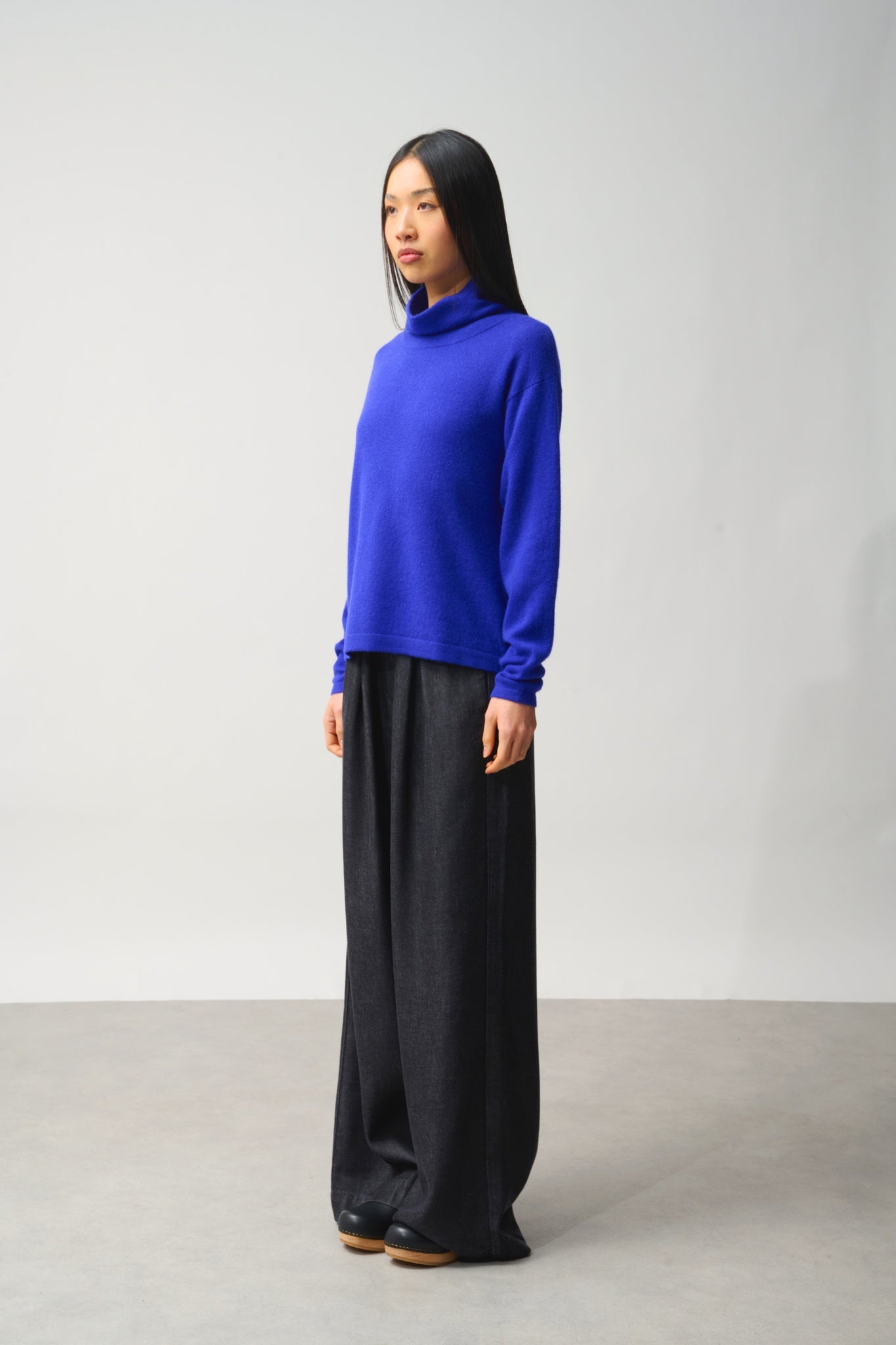 CHEVIOT pull col montant bénitier indigo 100% cachemire