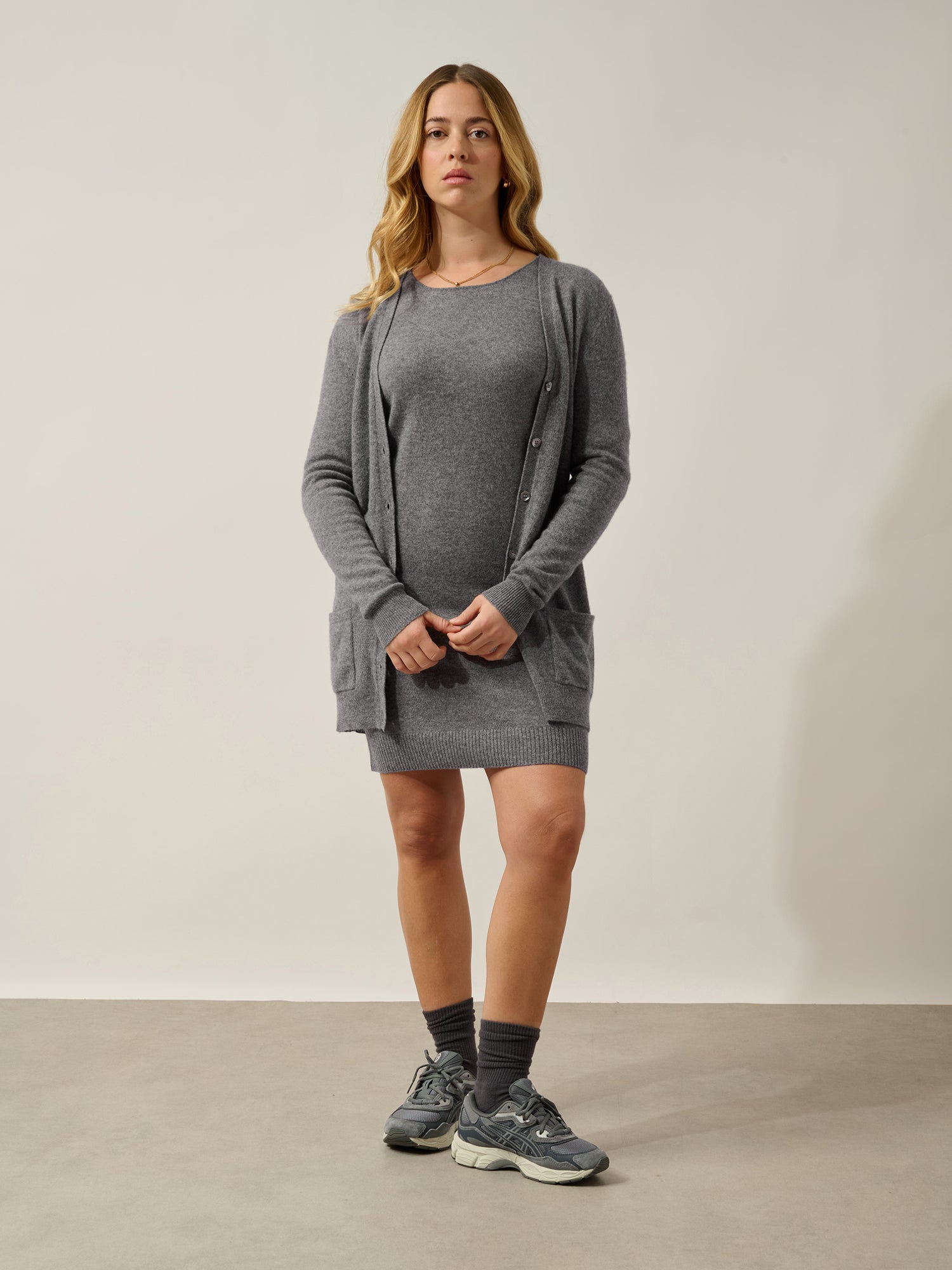 CIMET V-neck cardigan in heathered flannel, 100% cashmere