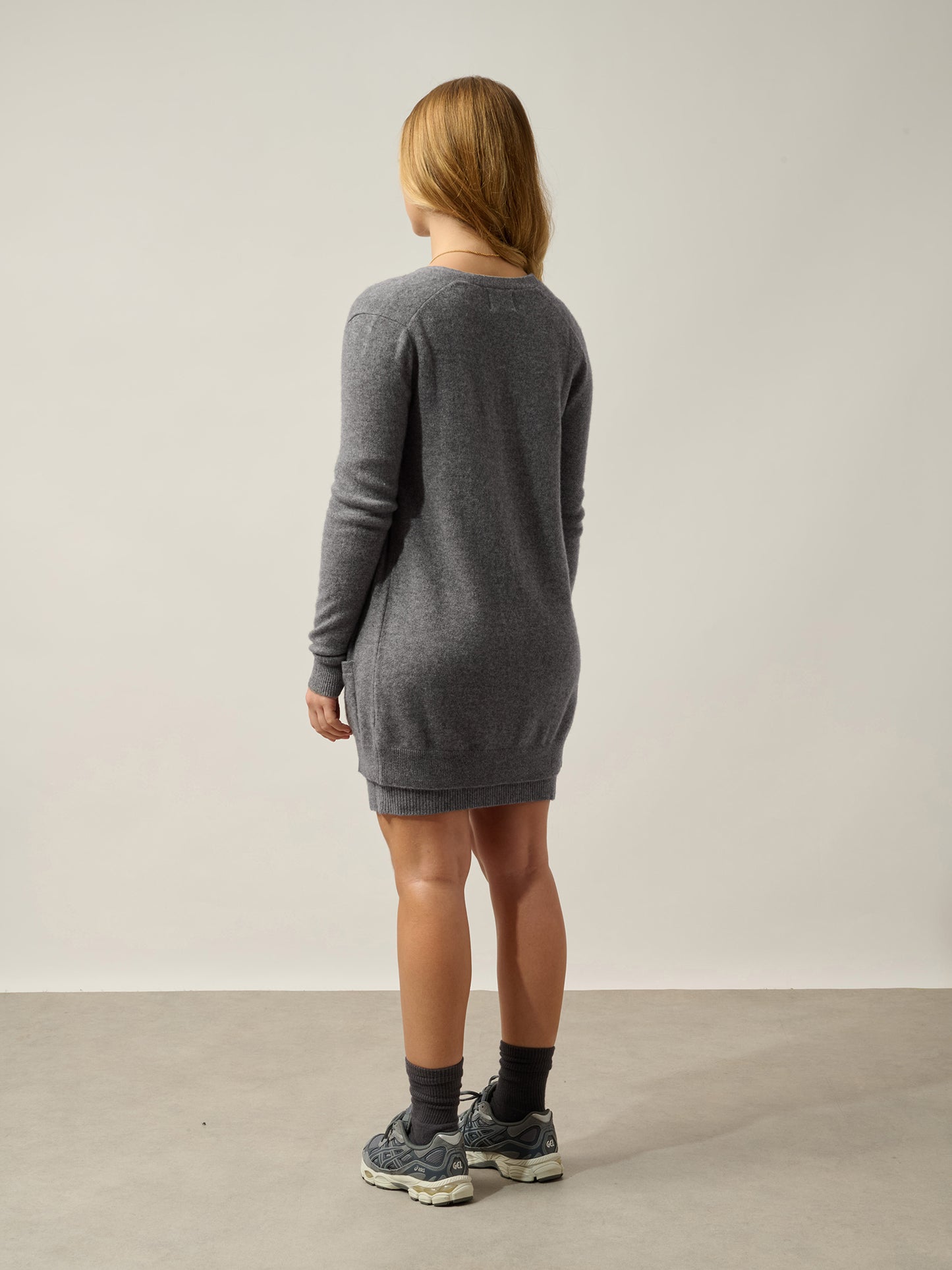 CIMET V-neck cardigan in heathered flannel, 100% cashmere