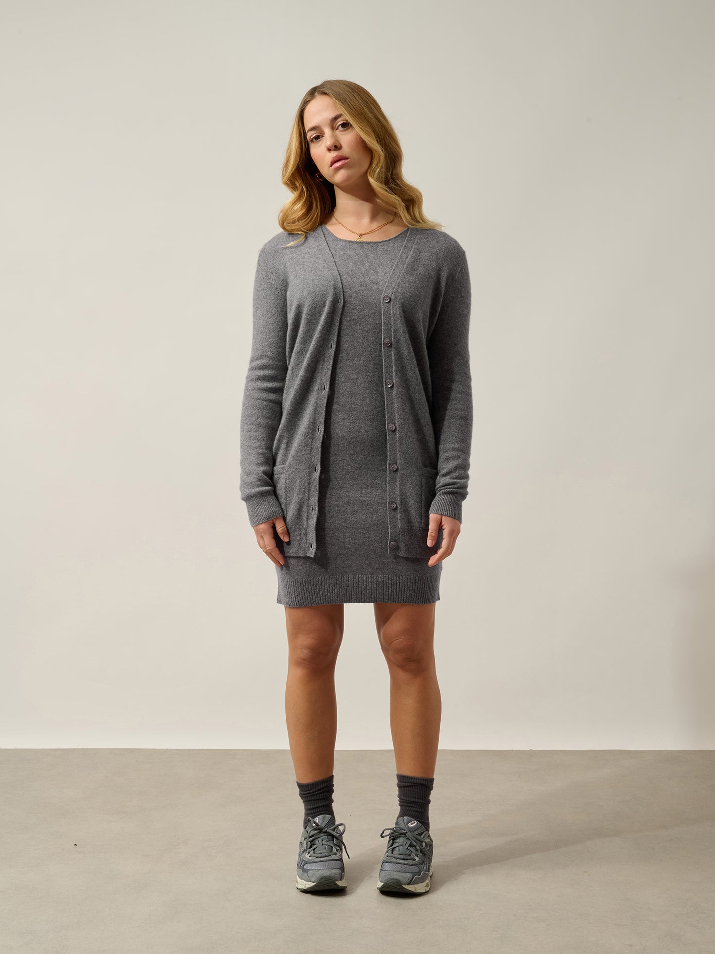 CIMET V-neck cardigan in heathered flannel, 100% cashmere