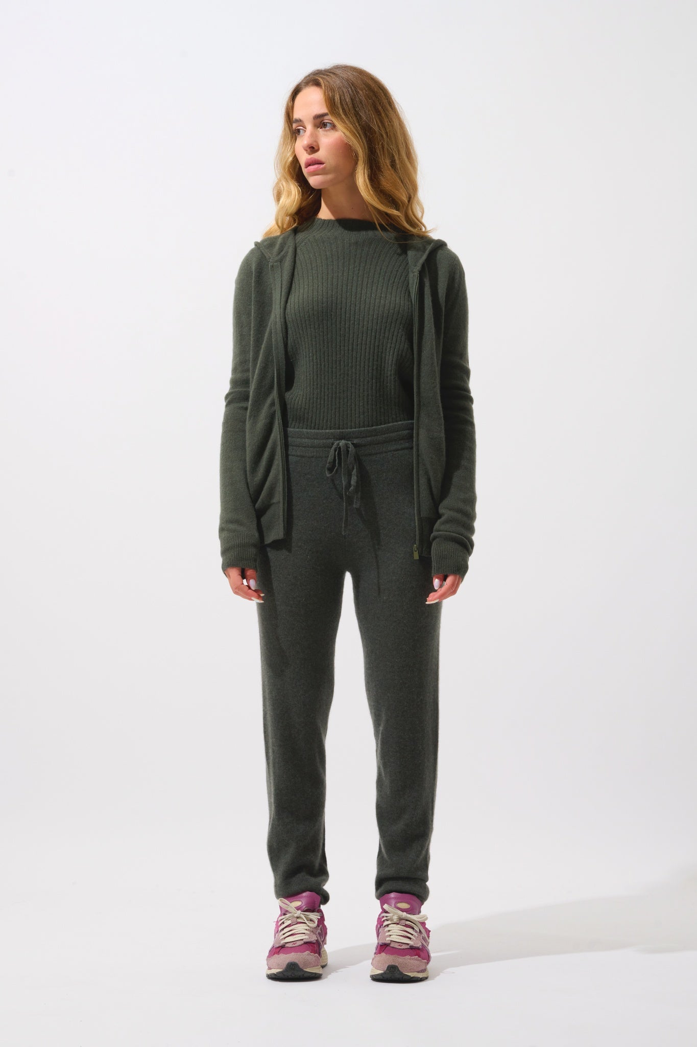 COLOMBIS khakifarbene Weste mit Kapuze und Reißverschluss, 100 % Kaschmir