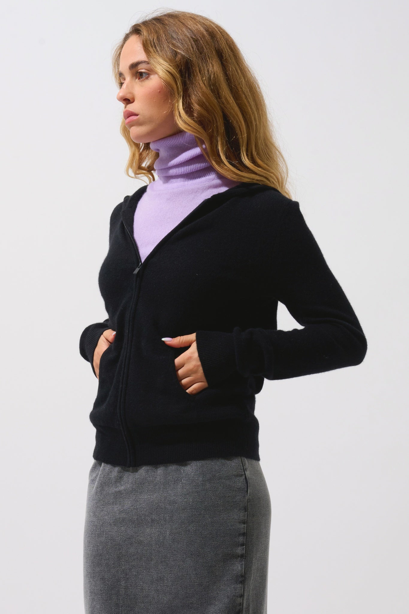 COLOMBIS schwarze Weste mit Kapuze und Reißverschluss aus 100 % Kaschmir