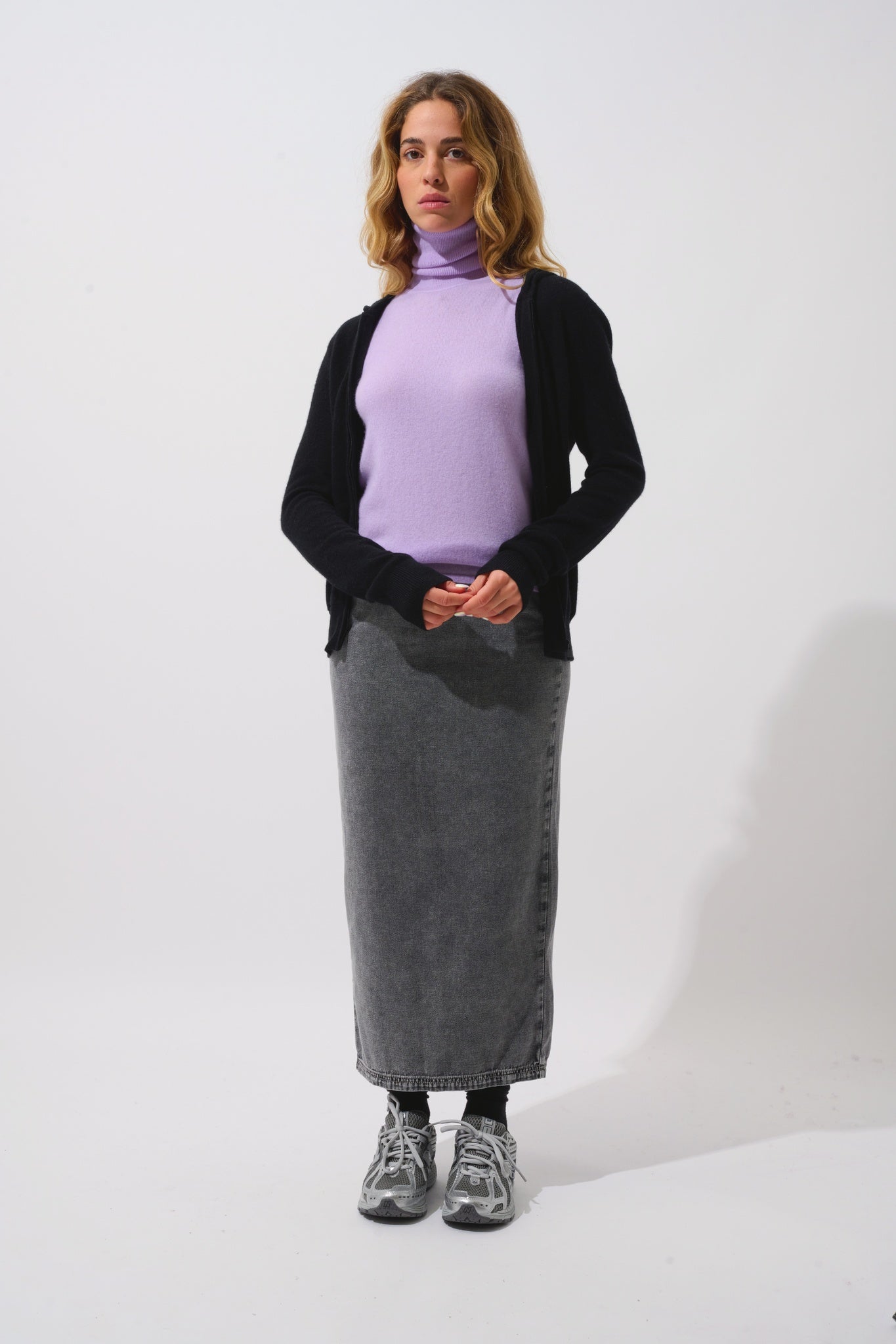 COLOMBIS schwarze Weste mit Kapuze und Reißverschluss aus 100 % Kaschmir