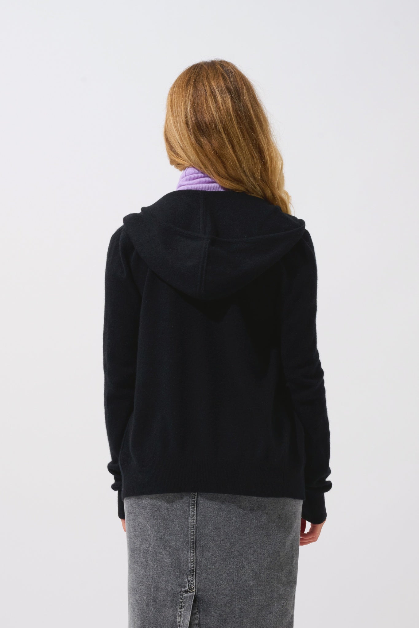 COLOMBIS schwarze Weste mit Kapuze und Reißverschluss aus 100 % Kaschmir