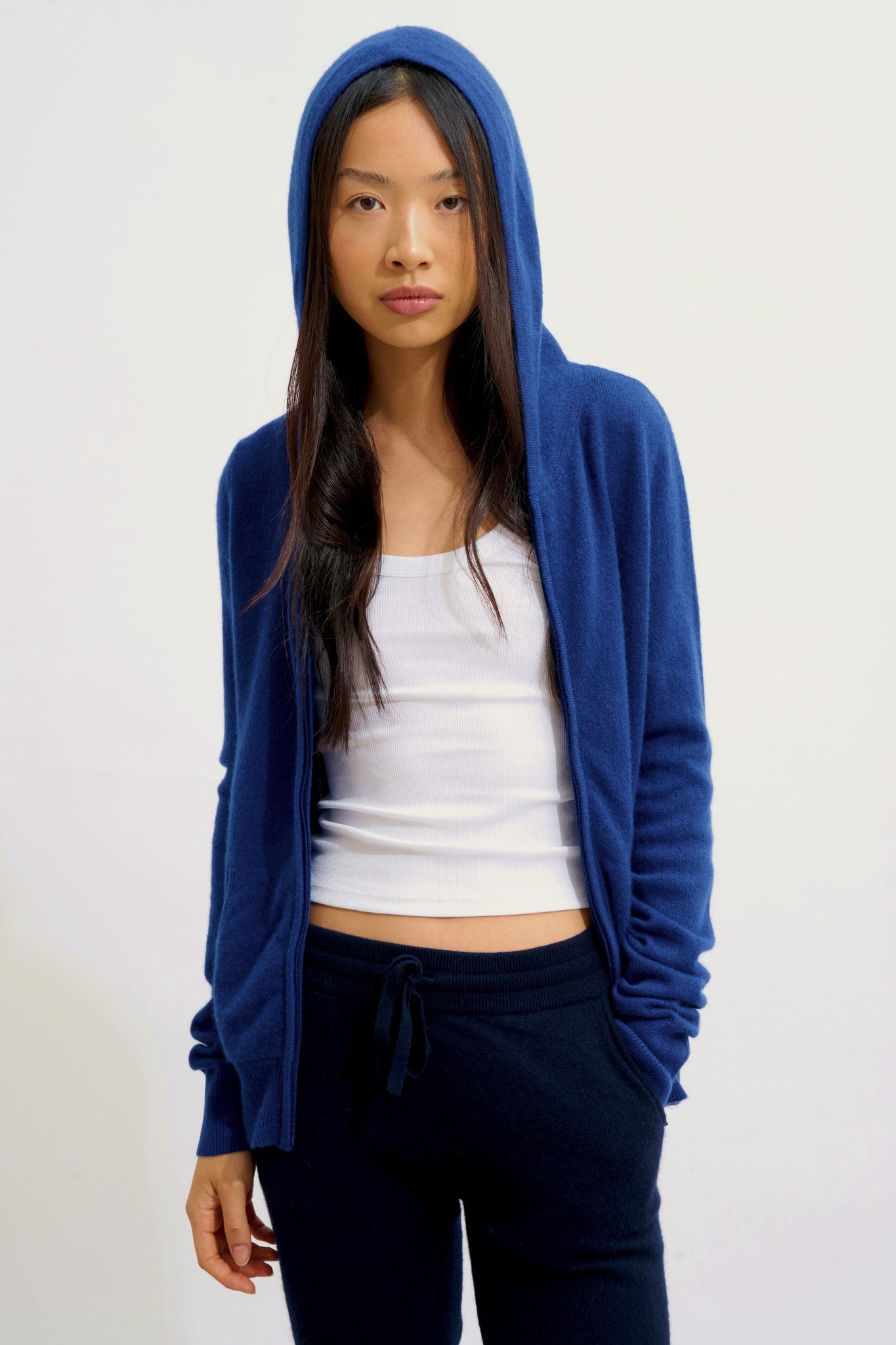 COLOMBIS Weste mit Reißverschluss und Kapuze ultramarin 100% Kaschmir