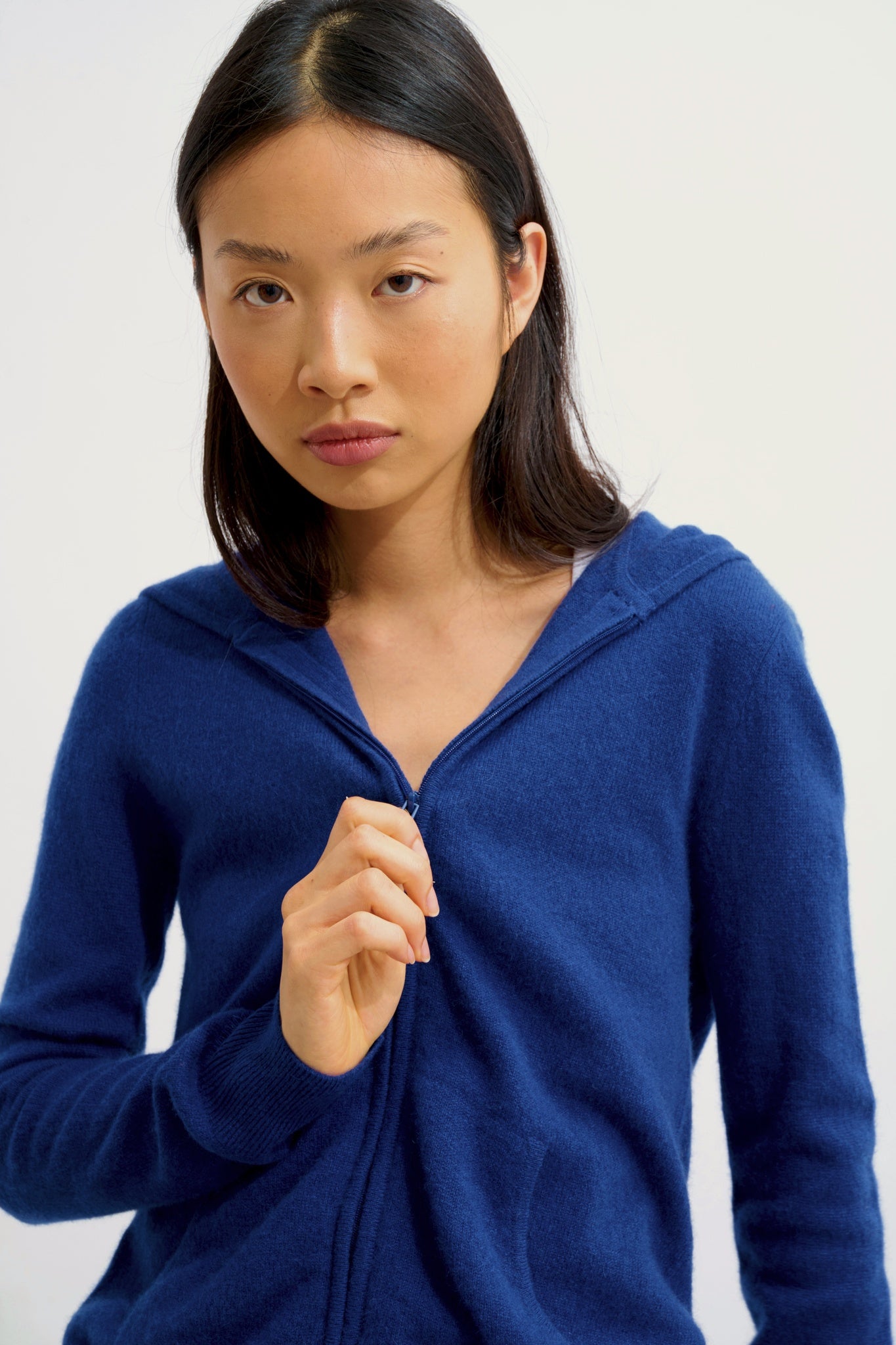 COLOMBIS Weste mit Reißverschluss und Kapuze ultramarin 100% Kaschmir