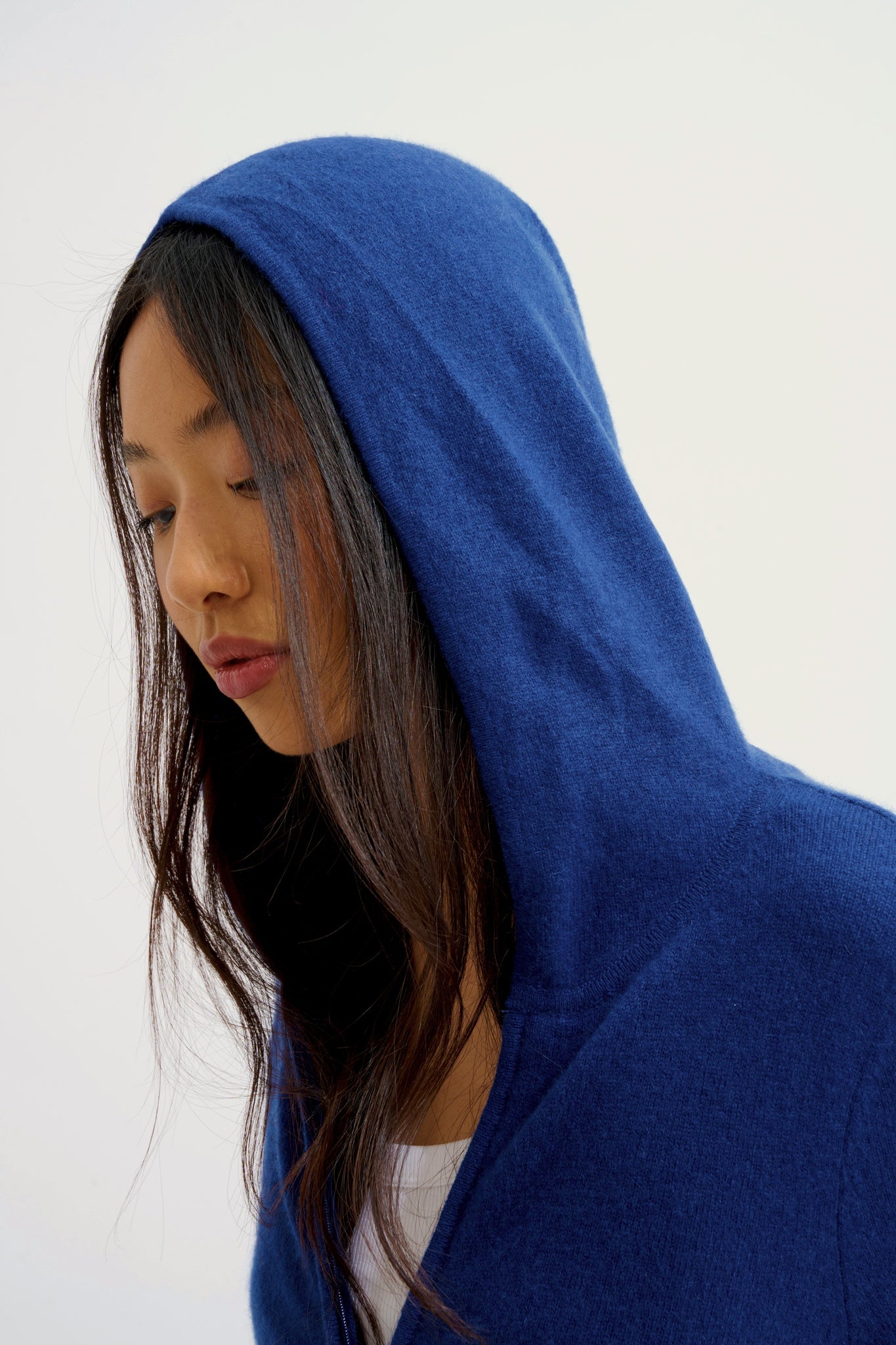 COLOMBIS Weste mit Reißverschluss und Kapuze ultramarin 100% Kaschmir