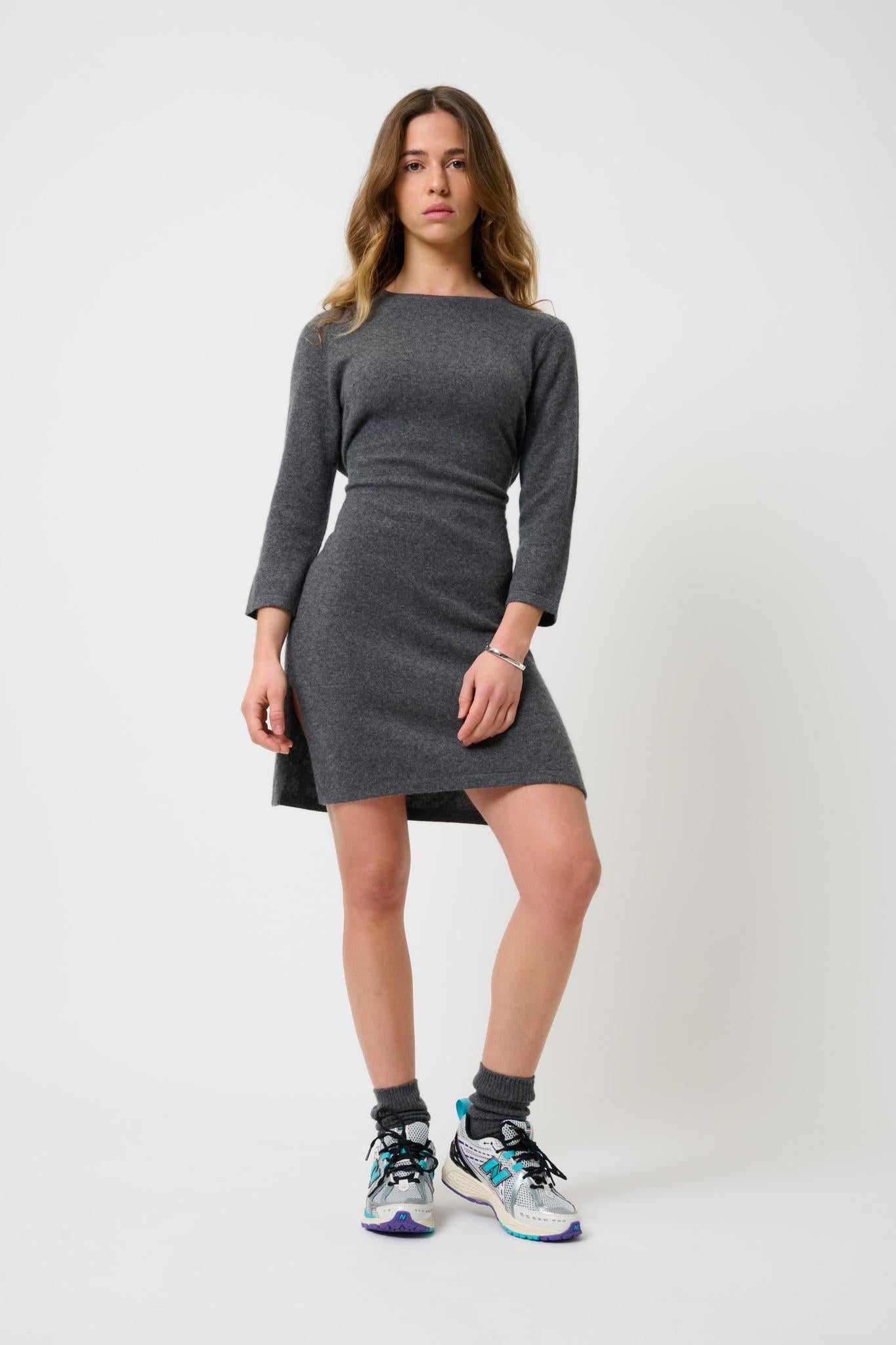 CONISTON 100% cashmere round-neck dress with anthracite mottled belt