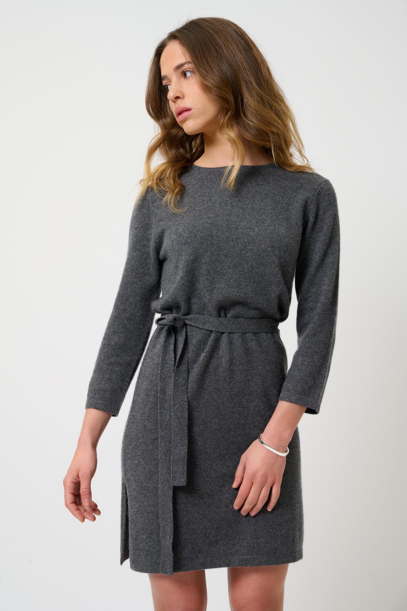 CONISTON 100% cashmere round-neck dress with anthracite mottled belt