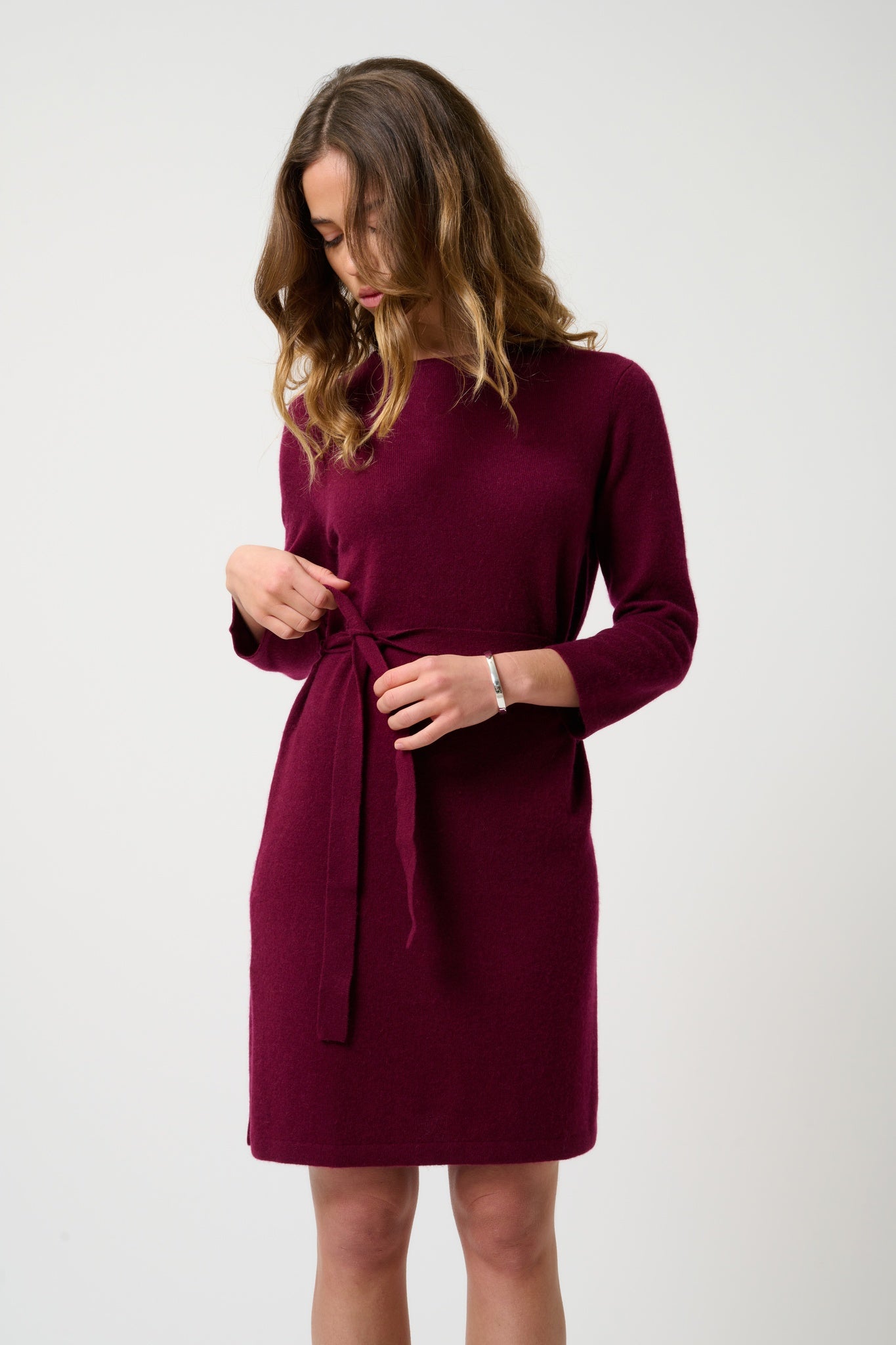 CONISTON robe col rond avec ceinture bordeaux 100% cachemire