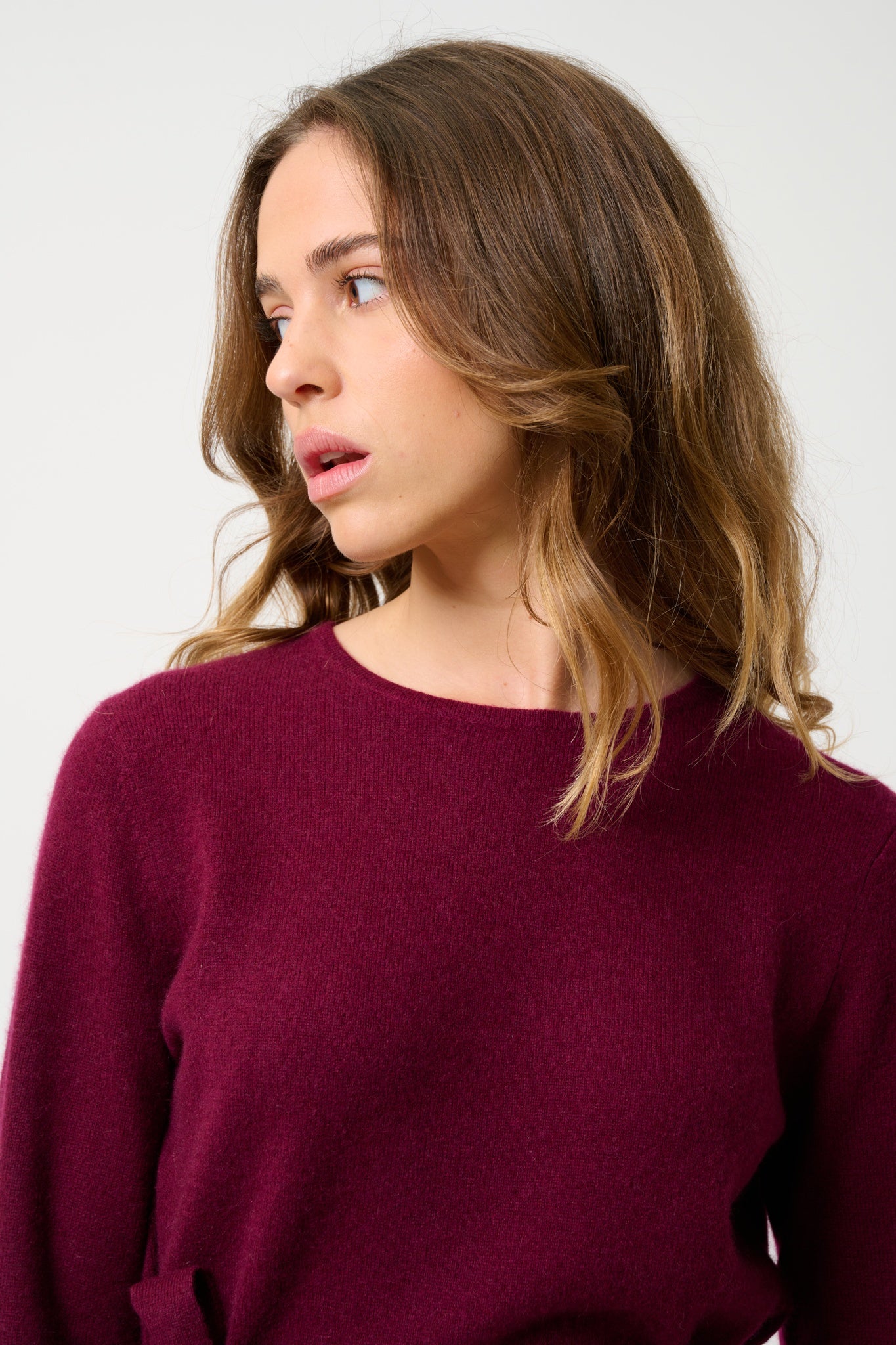 CONISTON robe col rond avec ceinture bordeaux 100% cachemire