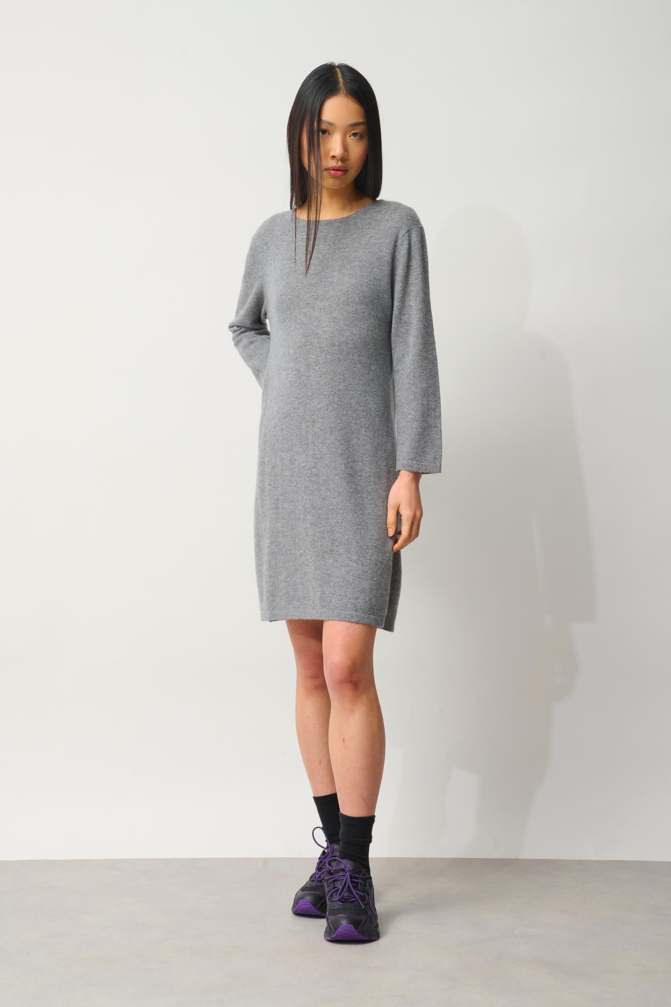 CONISTON 100% cashmere round-neck dress with chiné flannel belt