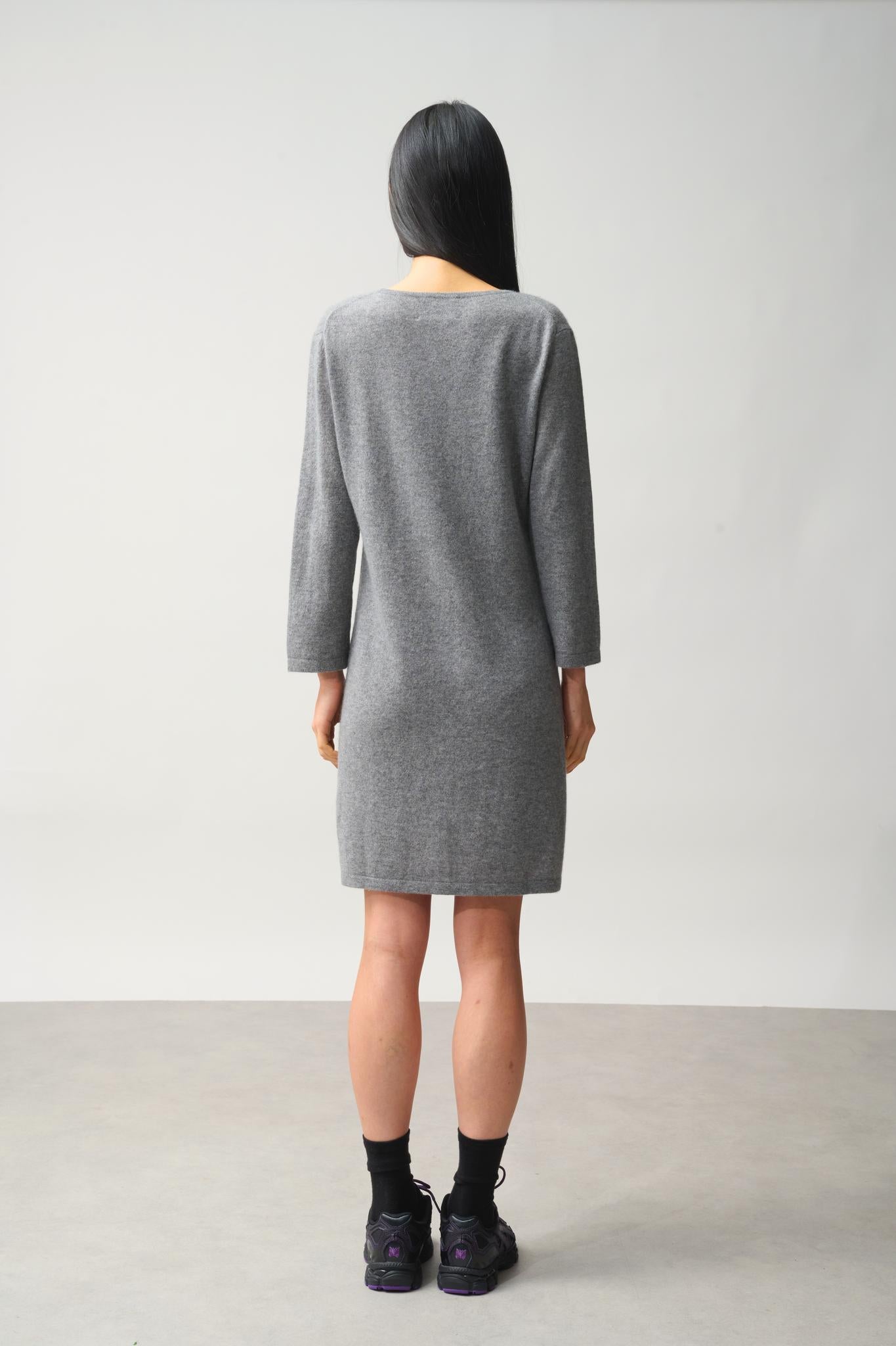 CONISTON 100% cashmere round-neck dress with chiné flannel belt