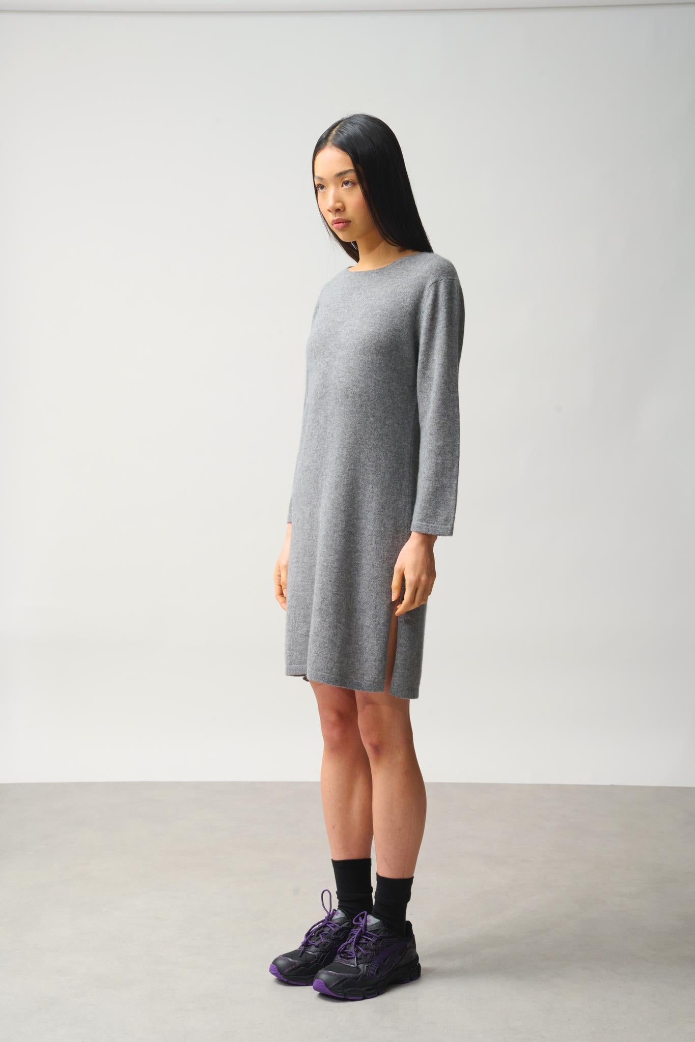 CONISTON 100% cashmere round-neck dress with chiné flannel belt