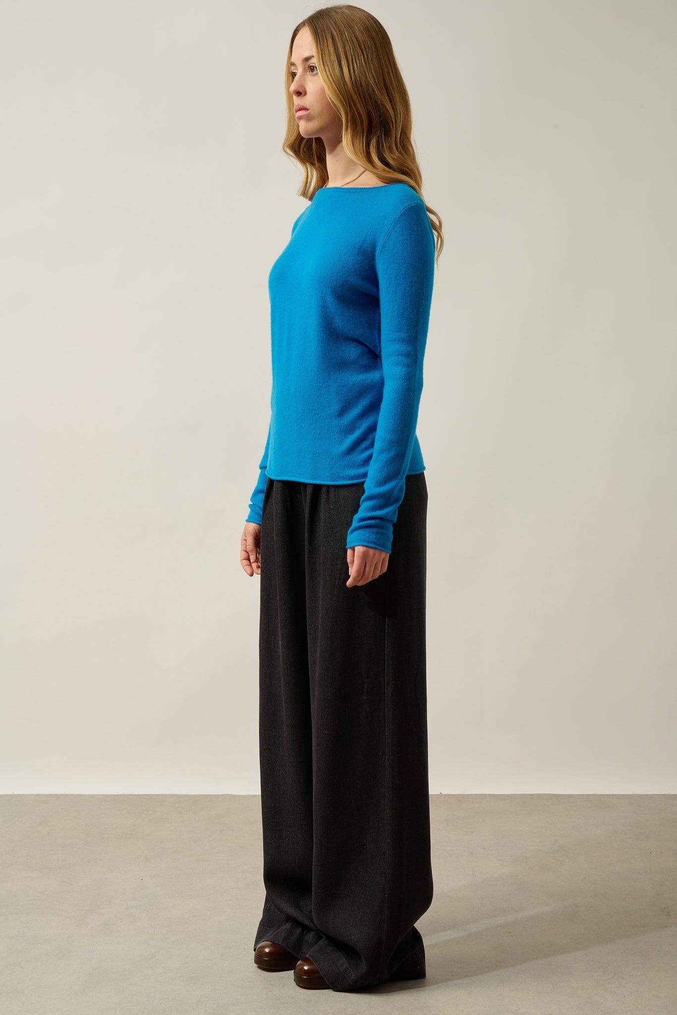 CRIOU Pullover mit Bootsausschnitt in Azur aus 100% Kaschmir