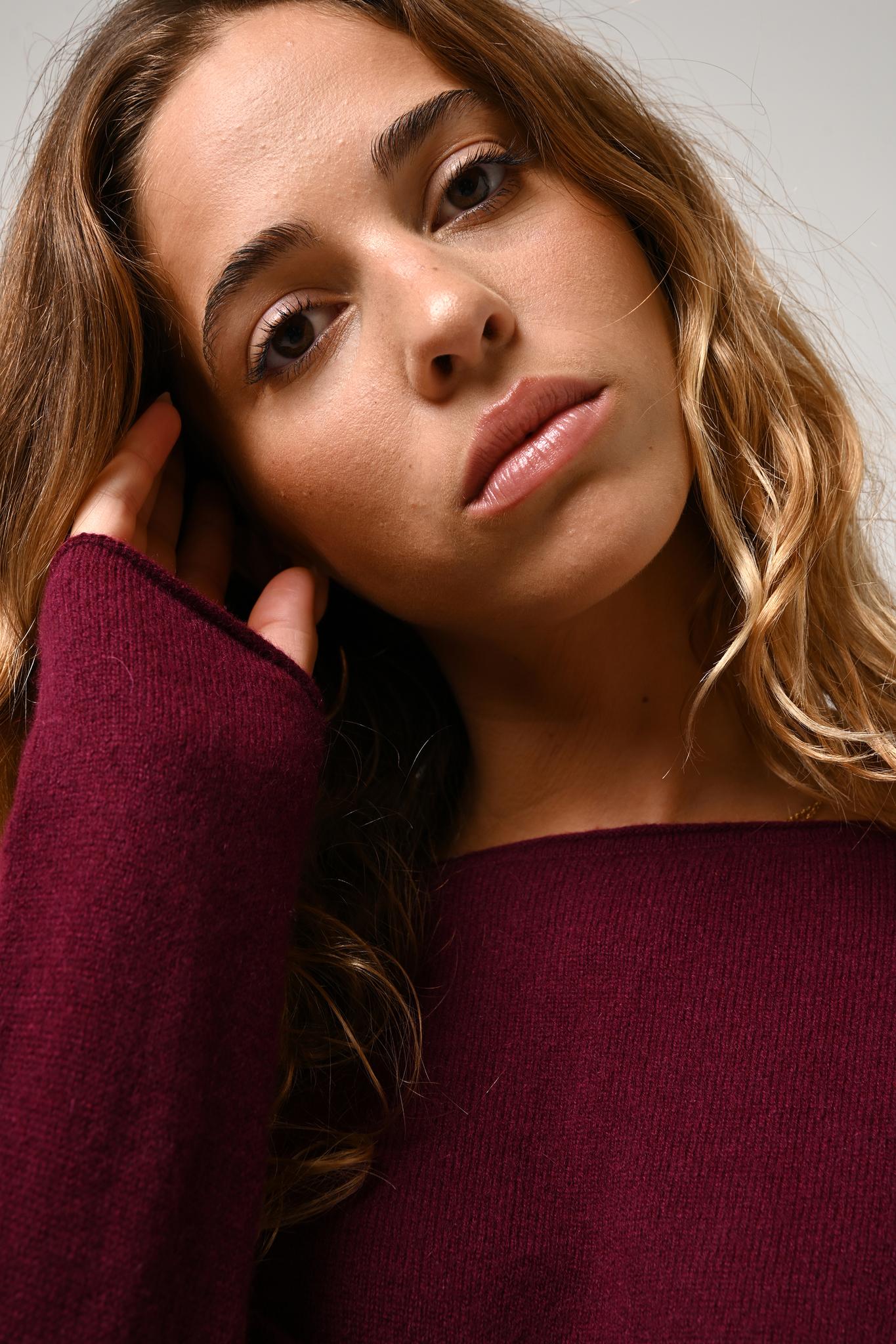 CRIOU burgunderfarbener Pullover mit U-Boot-Ausschnitt, 100 % Kaschmir