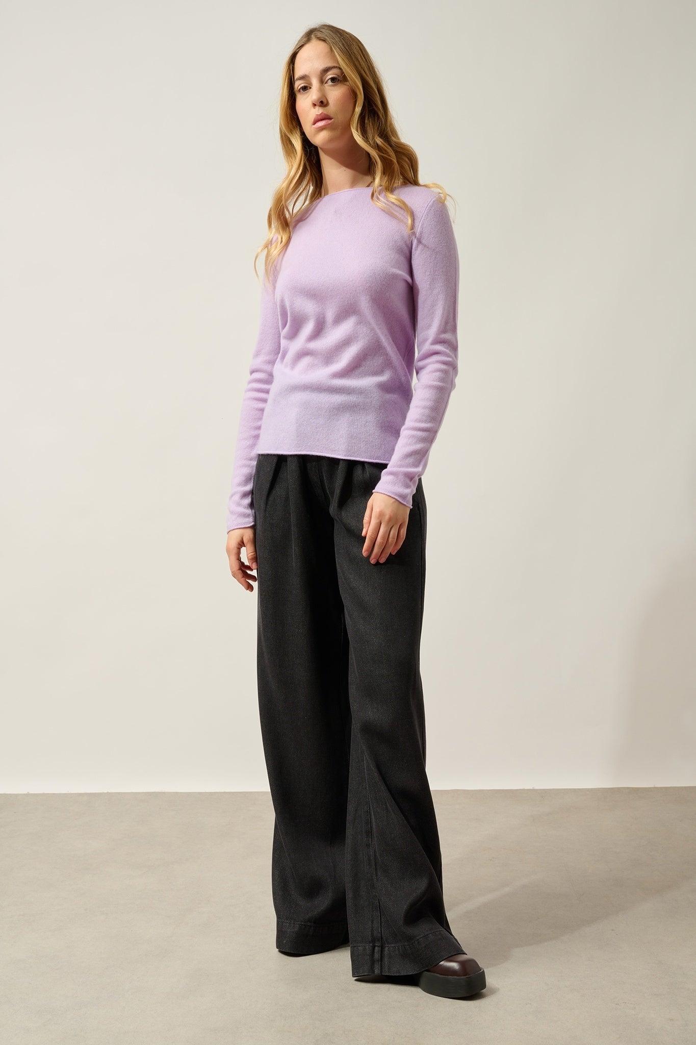 CRIOU Pullover mit mauvefarbenem U-Boot-Ausschnitt aus 100% Kaschmir