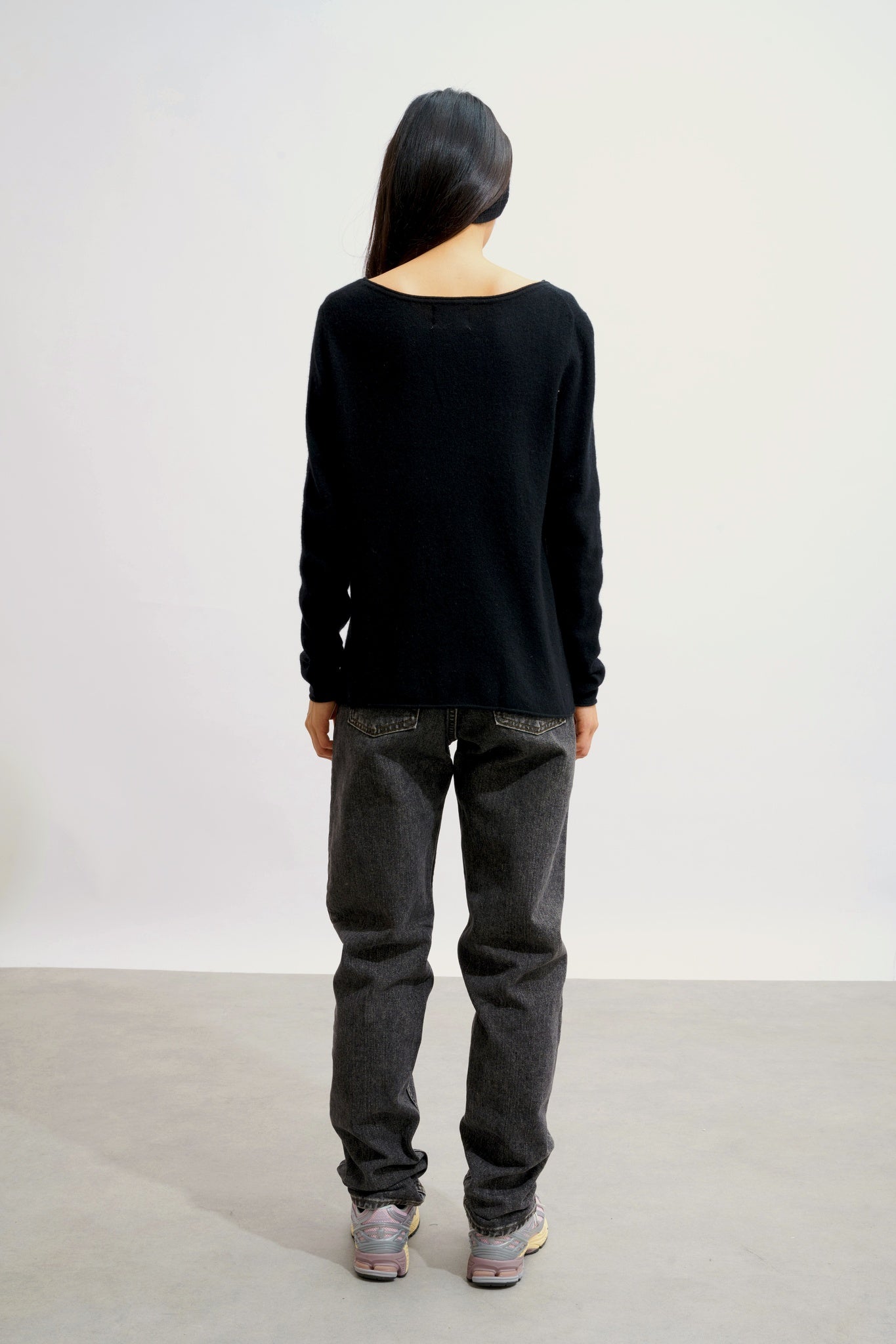 CRIOU schwarzer Pullover mit U-Boot-Ausschnitt, 100 % Kaschmir