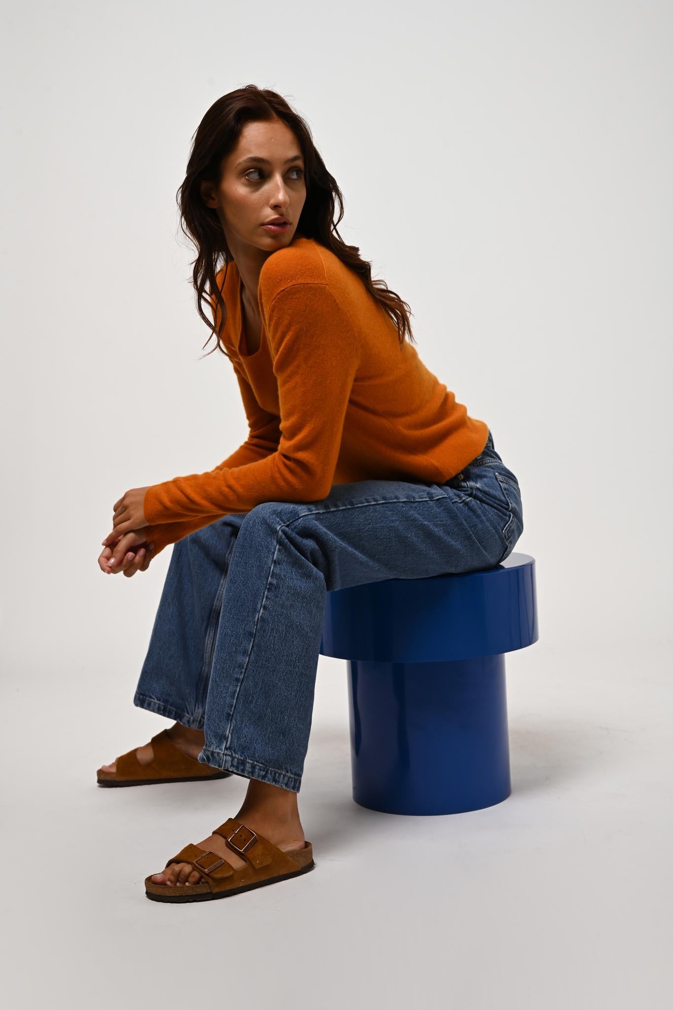 CRIOU Pullover mit ockerfarbenem Bootsausschnitt aus 100% Kaschmir