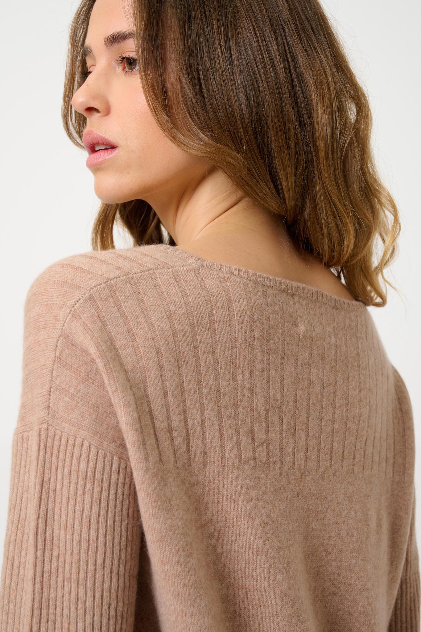 DANA – Kamelmeliertes Kleid mit U-Ausschnitt aus 100 % Kaschmir