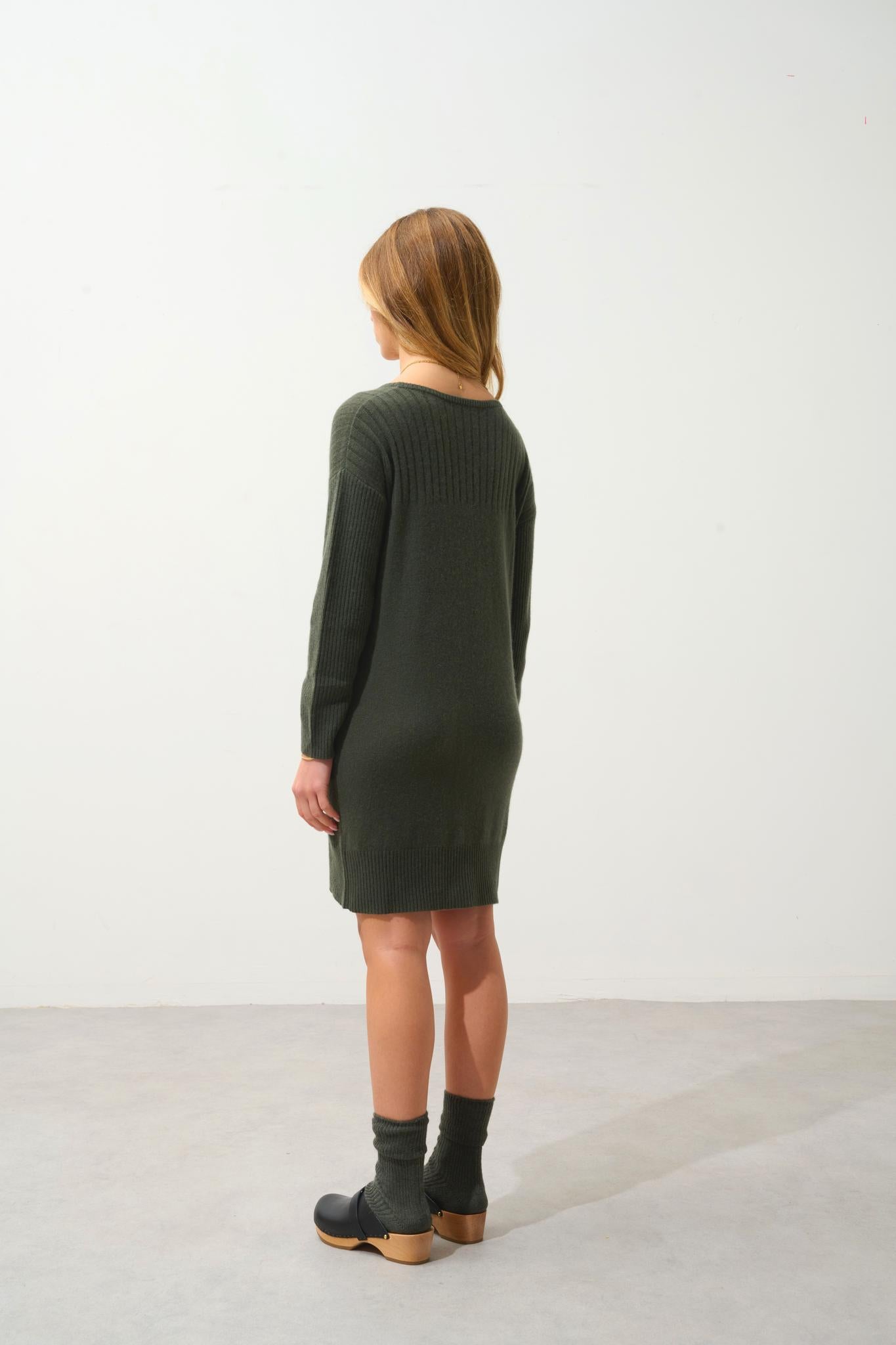 DANA robe col u kaki 100% cachemire