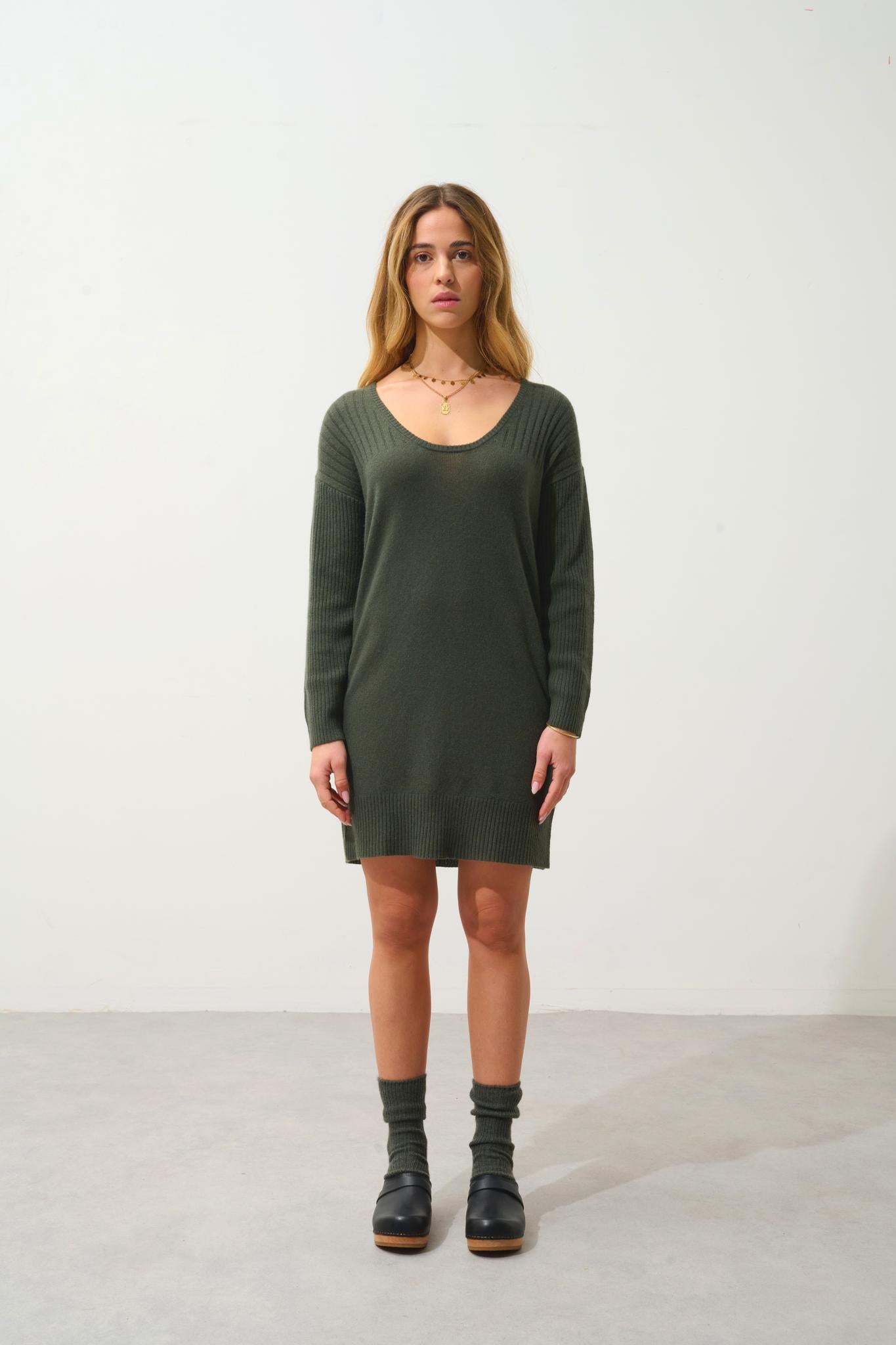 DANA robe col u kaki 100% cachemire