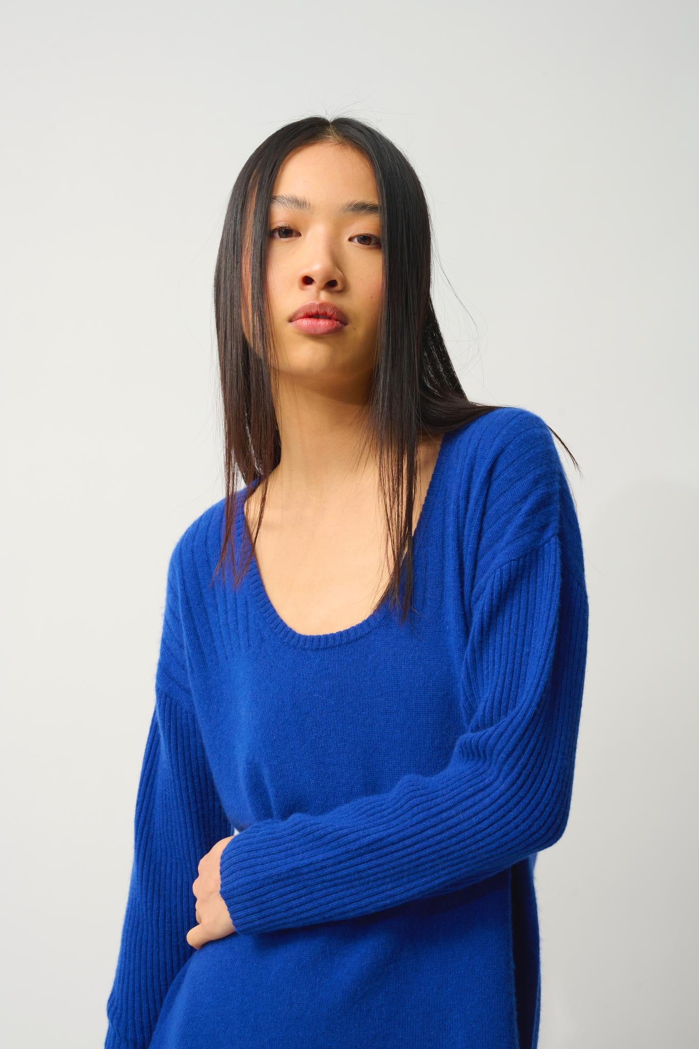 DANA robe col u outremer 100% cachemire