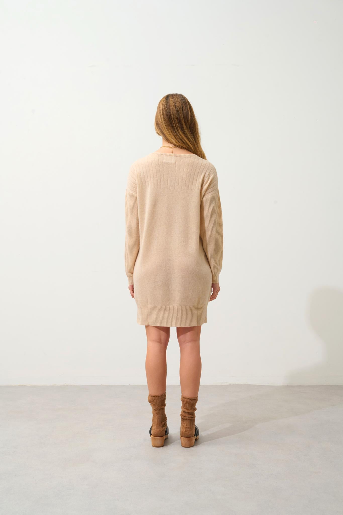 DANA robe col u sable 100% cachemire