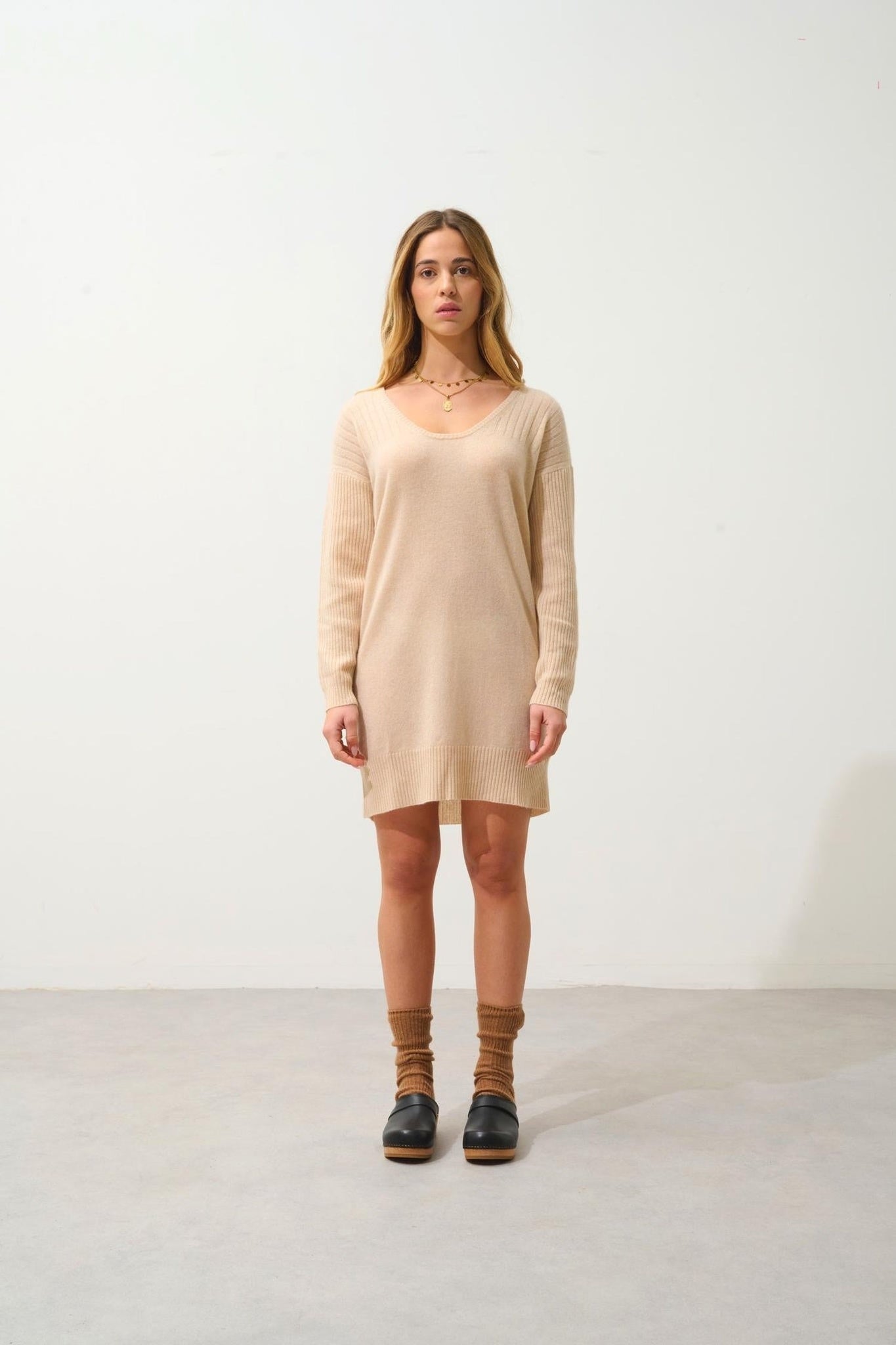 DANA Kleid mit U-Ausschnitt sandfarben 100% Kaschmir