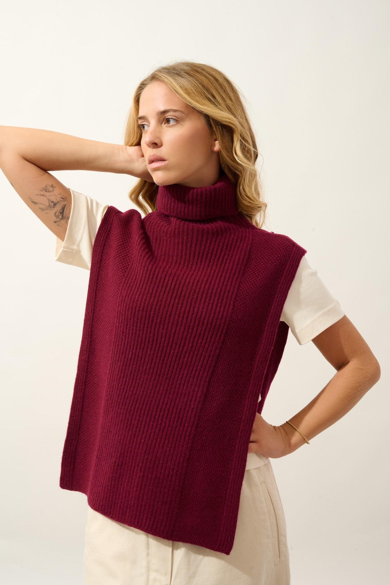 demi poncho ouvert col roulé 4 fils bordeaux 100% cachemire