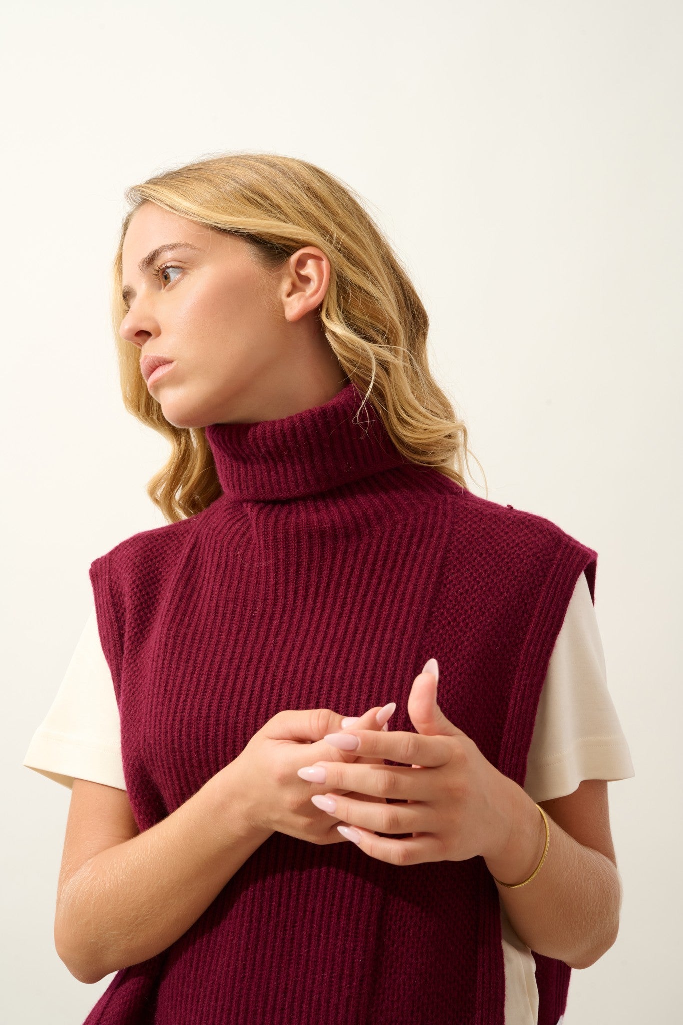 demi poncho ouvert col roulé 4 fils bordeaux 100% cachemire