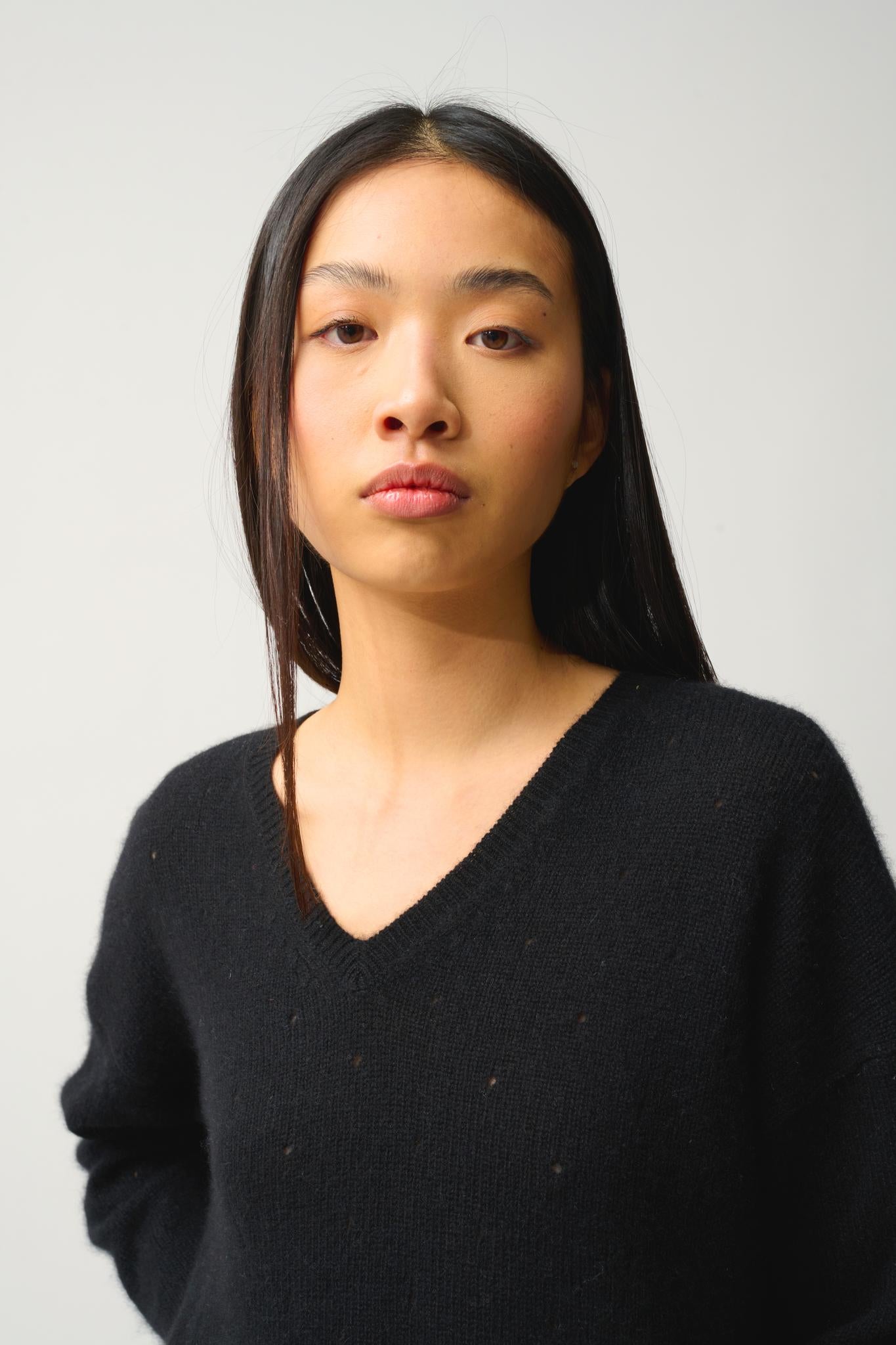 DOTY black 4-thread v-neck sweater 100% cashmere