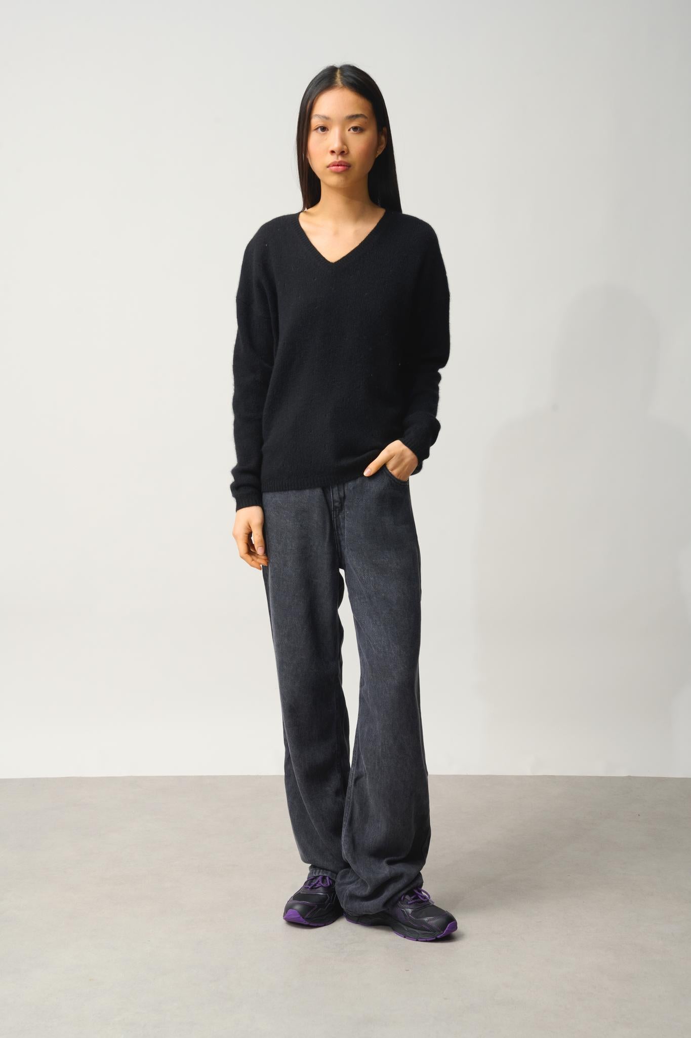 DOTY black 4-thread v-neck sweater 100% cashmere