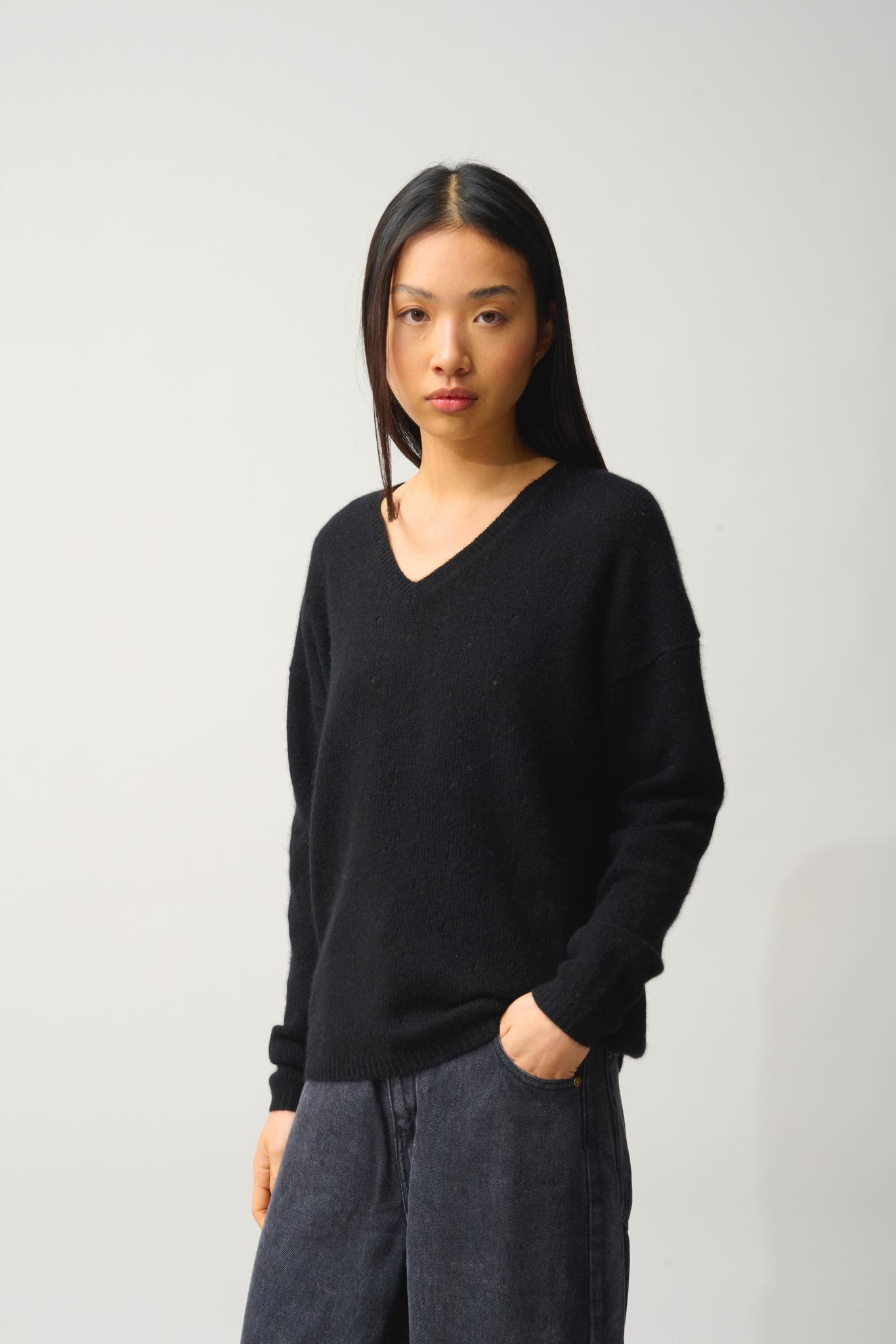 DOTY black 4-thread v-neck sweater 100% cashmere