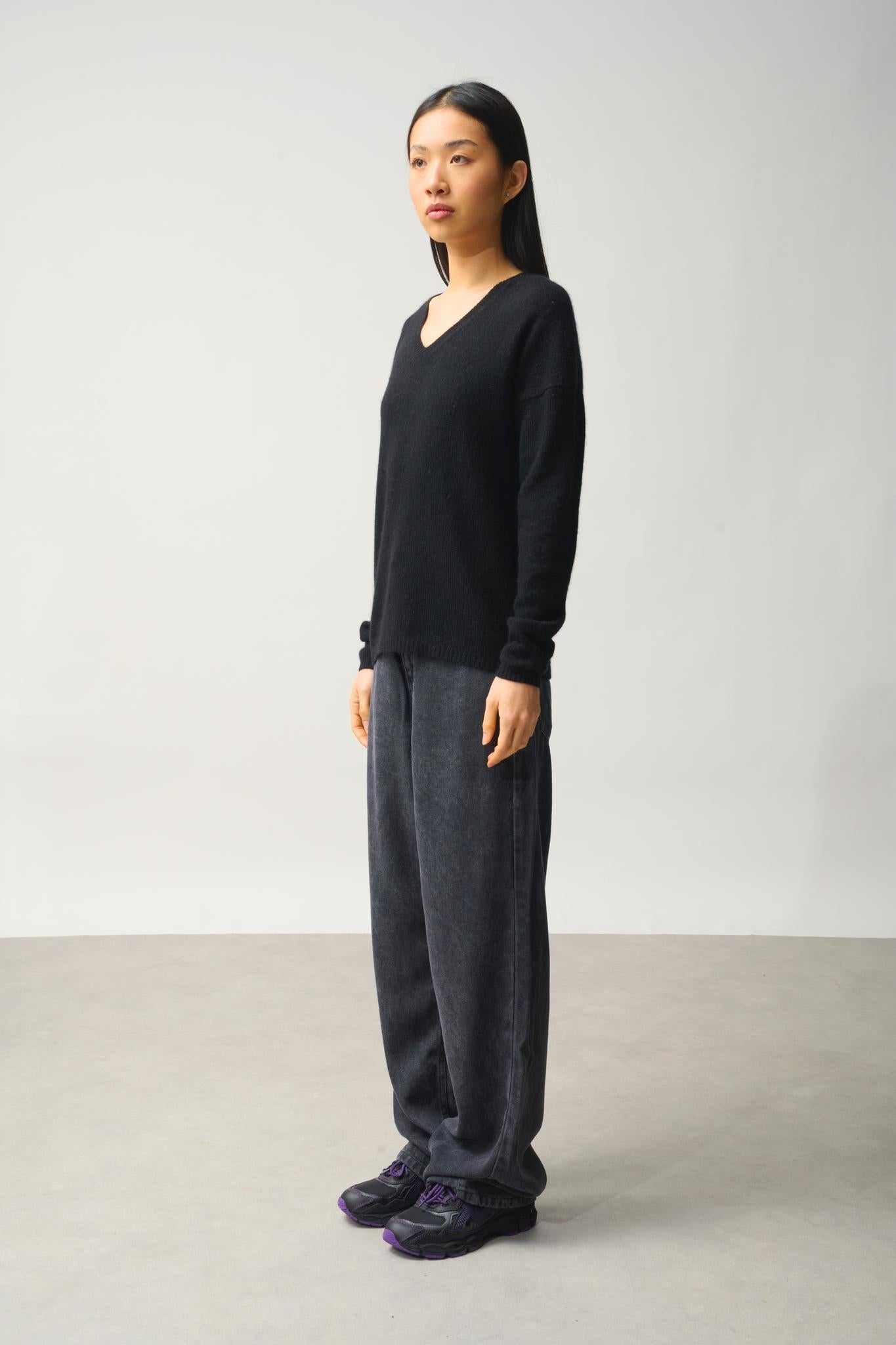 DOTY black 4-thread v-neck sweater 100% cashmere