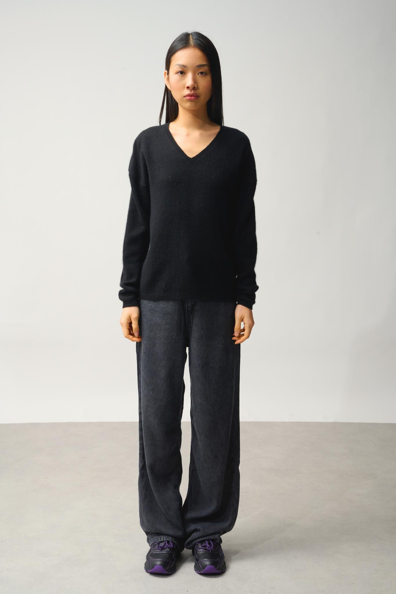 DOTY black 4-thread v-neck sweater 100% cashmere