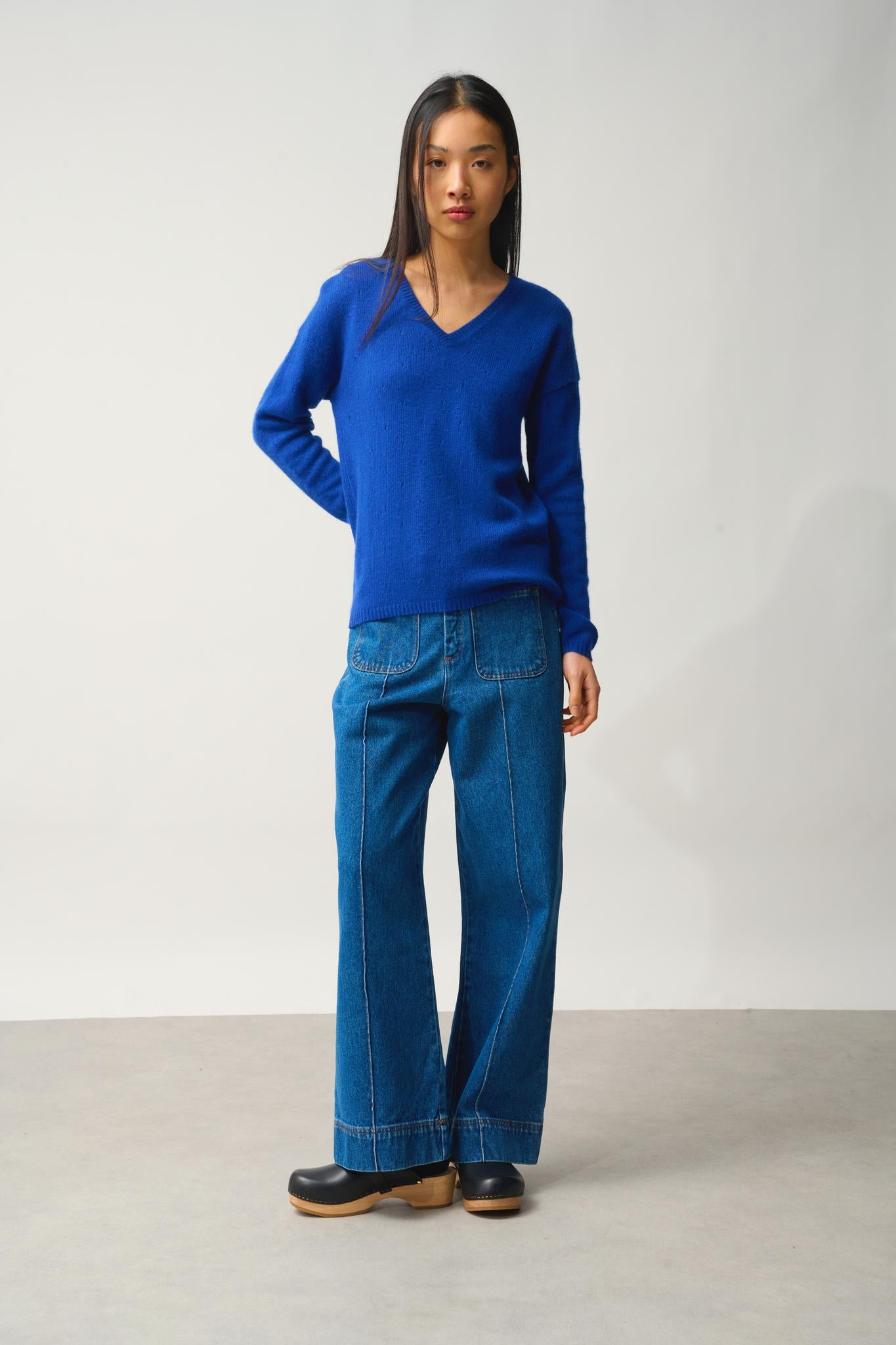 DOTY 4-thread v-neck sweater ultramarine 100% cashmere