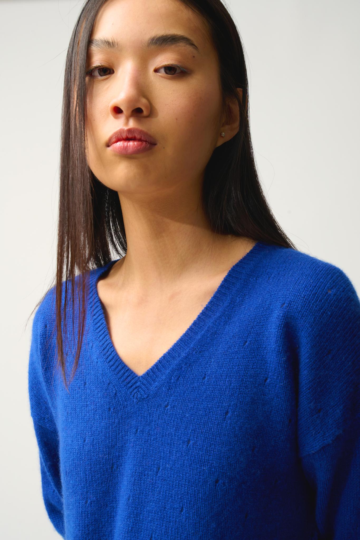 DOTY 4-thread v-neck sweater ultramarine 100% cashmere