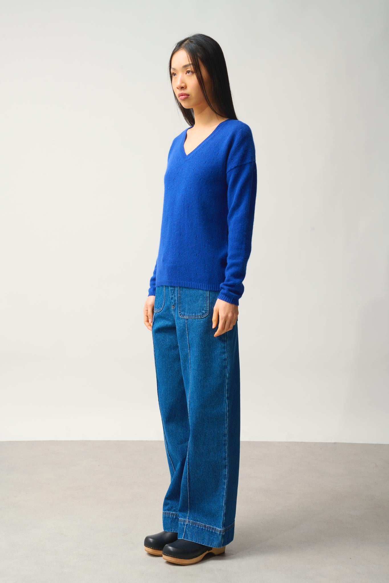 DOTY 4-thread v-neck sweater ultramarine 100% cashmere