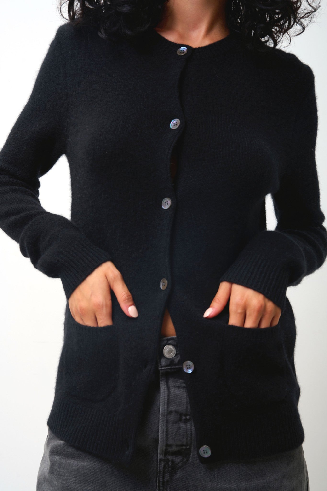 elise cardigan col rond 4 fils noir 100% cachemire
