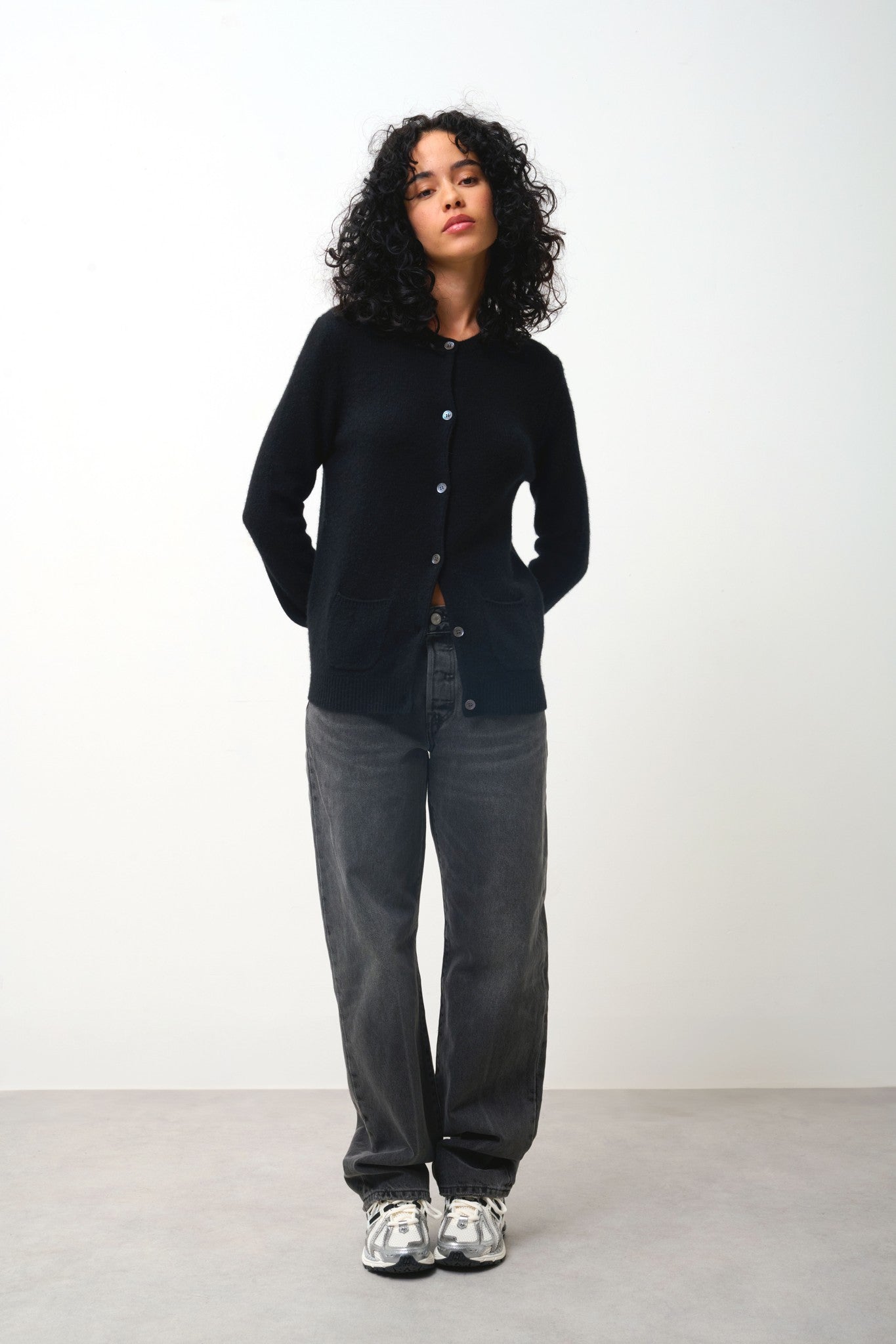 elise cardigan col rond 4 fils noir 100% cachemire