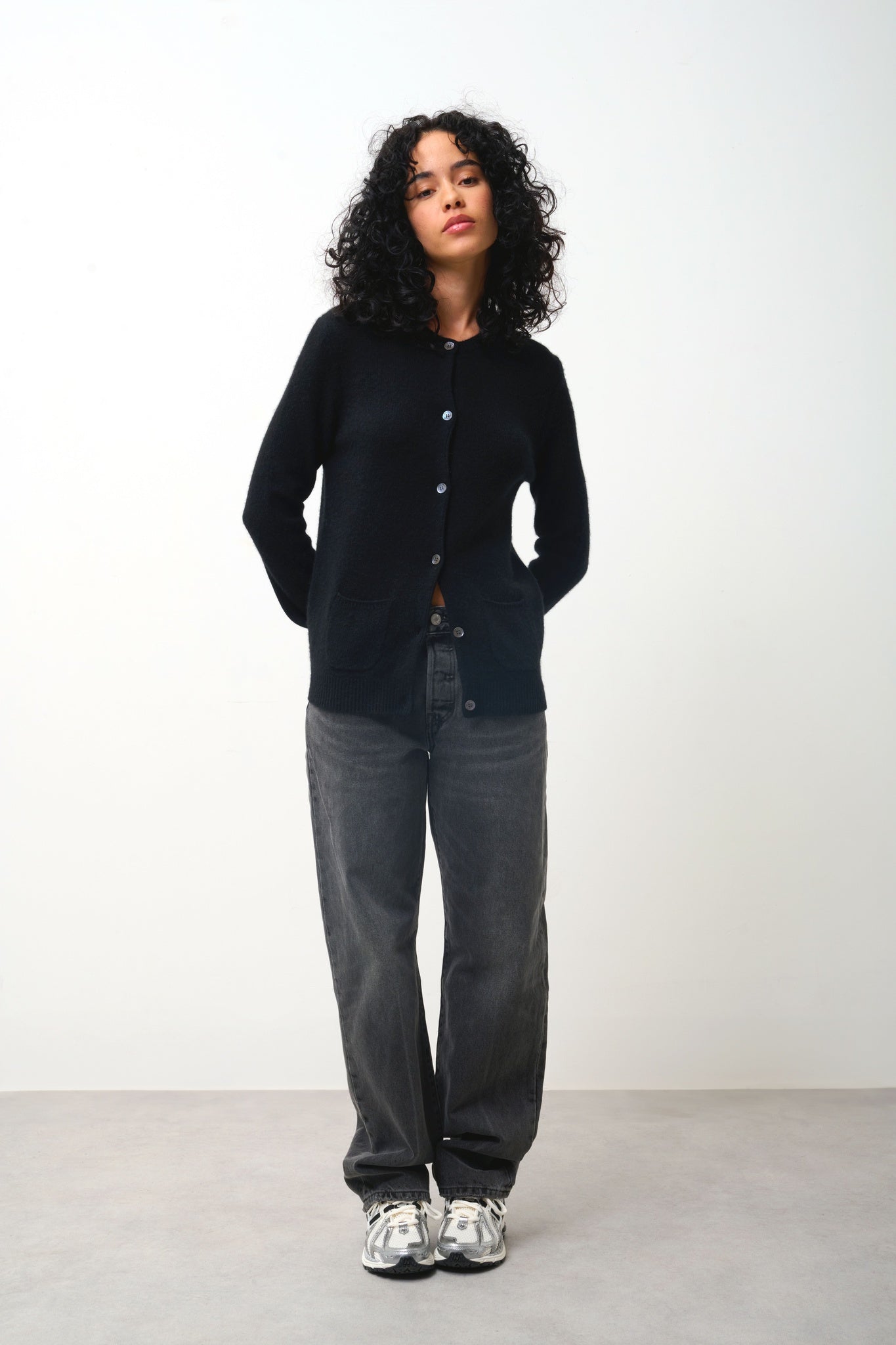 ELISE cardigan col rond 4 fils noir 100% cachemire